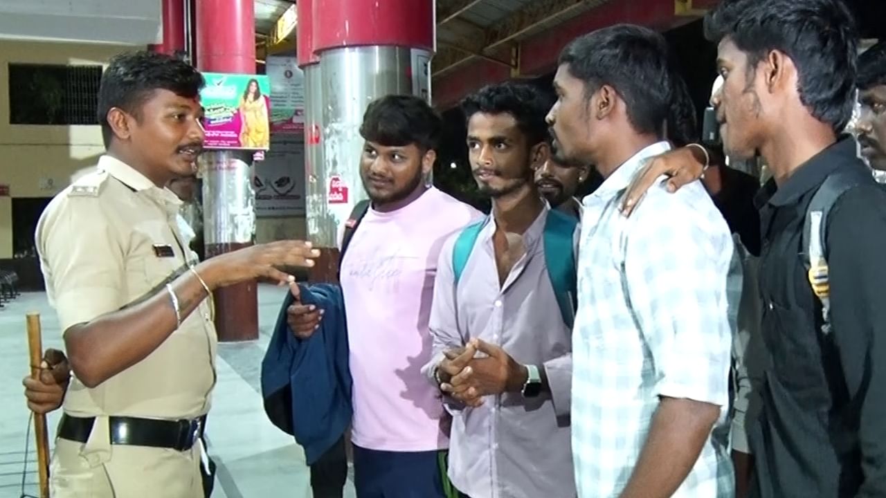 ರಾಯಚೂರು: ರಾಷ್ಟ್ರ ಮಟ್ಟದ ಓಟದ ಸ್ವರ್ಧೆ ಹೆಸರಿನಲ್ಲಿ ಮಹಾ ವಂಚನೆ, ಹೀಗೂ ಹಣ ಮಾಡುವ ದಂಧೆ ರಾಯಚೂರು: ರಾಷ್ಟ್ರ ಮಟ್ಟದ ಓಟದ ಸ್ವರ್ಧೆ ಹೆಸರಿನಲ್ಲಿ ಮಹಾ ವಂಚನೆ, ಹೀಗೂ ಹಣ ಮಾಡುವ ದಂಧೆ