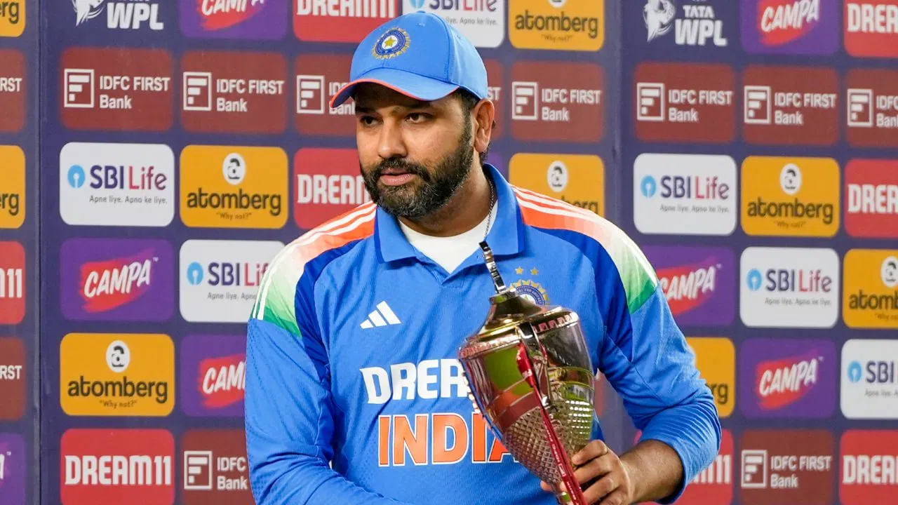 ಈ ಪಟ್ಟಿಯಲ್ಲಿ ರೋಹಿತ್ ಶರ್ಮಾ ಎರಡನೇ ಸ್ಥಾನದಲ್ಲಿದ್ದಾರೆ. ಅವರು 62 ಪಂದ್ಯಗಳಲ್ಲಿ ಟೀಂ ಇಂಡಿಯಾವನ್ನು ಮುನ್ನಡೆಸಿದ್ದಾರೆ. ಇದರಲ್ಲಿ 49 ಪಂದ್ಯಗಳಲ್ಲಿ ಗೆದ್ದಿದ್ದರೆ,12 ಪಂದ್ಯಗಳಲ್ಲಿ ಸೋಲನ್ನು ಎದುರಿಸಿದ್ದಾರೆ. ಒಂದು ಪಂದ್ಯ ಟೈ ಆಗಿತ್ತು. ರೋಹಿತ್ ಶರ್ಮಾ ಅವರ ಗೆಲುವಿನ ಶೇಕಡಾವಾರು 80.6 ಆಗಿದೆ. 