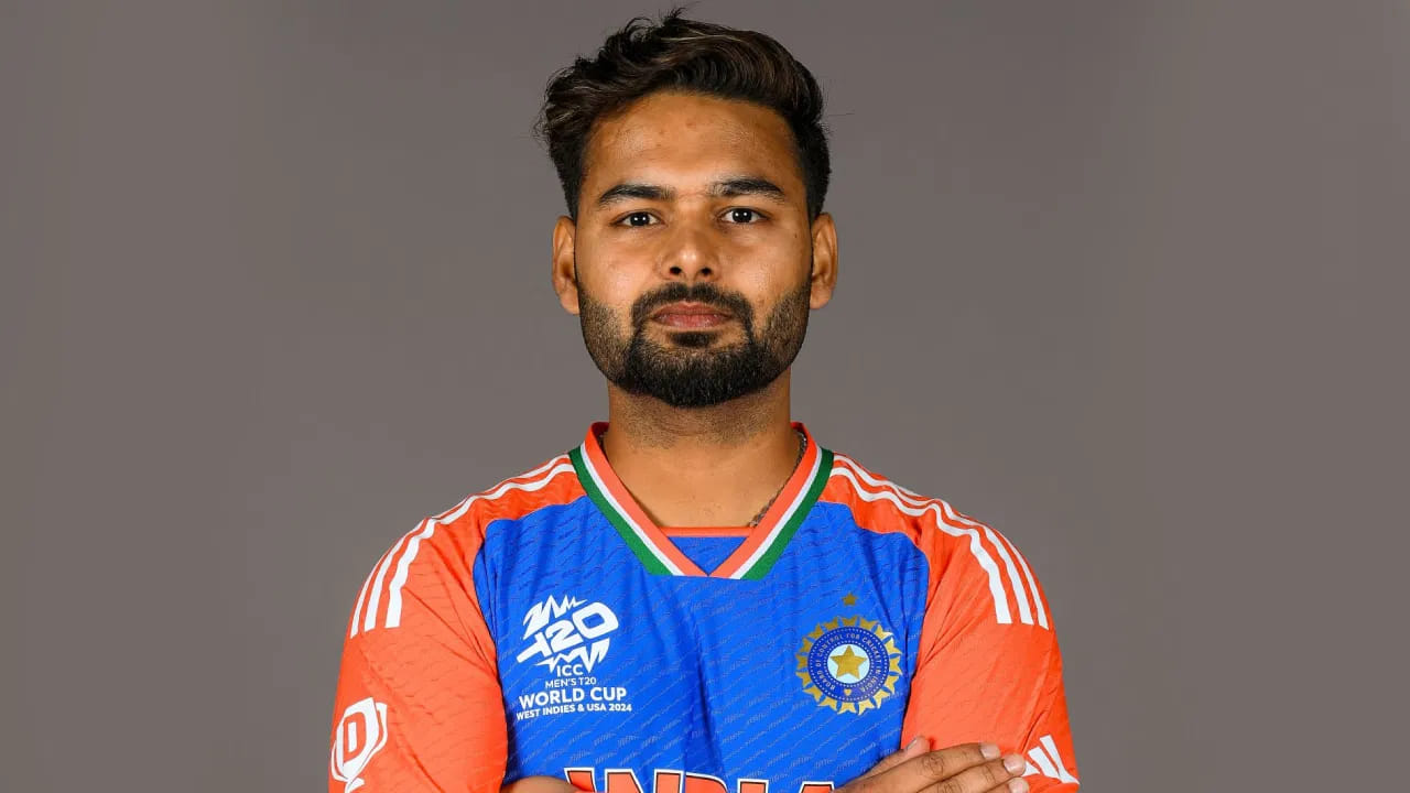 ರಿಷಭ್ ಪಂತ್: ಟಿ20 ವಿಶ್ವಕಪ್ 2024 ರಲ್ಲಿ ಟೀಮ್ ಇಂಡಿಯಾ ಪರ ವಿಕೆಟ್ ಕೀಪರ್ ಆಗಿ ರಿಷಭ್ ಪಂತ್ ಕಣಕ್ಕಿಳಿದಿದ್ದರು. ಅಲ್ಲದೆ ಈ ಬಾರಿ ಏಷ್ಯಾಕಪ್​ನಲ್ಲೂ ಸ್ಥಾನ ಪಡೆಯುವ ನಿರೀಕ್ಷೆಯಲ್ಲಿದ್ದರು. ಆದರೆ ಇಂಗ್ಲೆಂಡ್ ವಿರುದ್ಧದ ಟೆಸ್ಟ್ ಸರಣಿ ವೇಳೆ ಗಾಯಗೊಂಡಿರುವ ಕಾರಣ ಅವರನ್ನು ಏಷ್ಯಾಕಪ್ ತಂಡದಿಂದ ಹೊರಗಿಡಲಾಗಿದೆ.