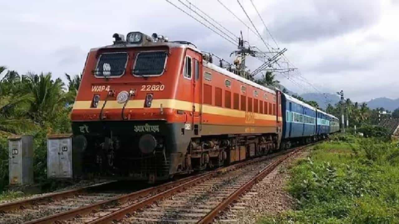 RRB NTPC Recruitment 2025: ರೈಲ್ವೆಯಲ್ಲಿ 8875 ಹುದ್ದೆಗಳಿಗೆ ನೇಮಕಾತಿ; ಪಿಯುಸಿ ಪಾಸಾಗಿದ್ರೆ ಕೂಡಲೇ ಅರ್ಜಿ ಸಲ್ಲಿಸಿ RRB NTPC Recruitment 2025: ರೈಲ್ವೆಯಲ್ಲಿ 8875 ಹುದ್ದೆಗಳಿಗೆ ನೇಮಕಾತಿ; ಪಿಯುಸಿ ಪಾಸಾಗಿದ್ರೆ ಕೂಡಲೇ ಅರ್ಜಿ ಸಲ್ಲಿಸಿ