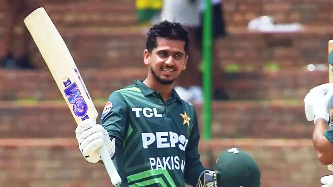 ಈ ಮೂಲಕ ಪಾಕಿಸ್ತಾನ್ ಪರ ಟಿ20 ಕ್ರಿಕೆಟ್​ನಲ್ಲಿ ಅತೀ ಹೆಚ್ಚು ಬಾರಿ ಶೂನ್ಯಕ್ಕೆ ವಿಕೆಟ್ ಒಪ್ಪಿಸಿದ 2ನೇ ಬ್ಯಾಟರ್ ಎನಿಸಿಕೊಂಡಿದ್ದಾರೆ. ಅಲ್ಲದೆ ಈ ಬೇಡದ ದಾಖಲೆ ಪಟ್ಟಿಯಲ್ಲಿ ಮೊದಲ ಸ್ಥಾನಕ್ಕೇರಲು ಸೈಮ್ ಇನ್ನೊಂದು ಬಾರಿ ಶೂನ್ಯಕ್ಕೆ ಔಟಾದಾರೆ ಸಾಕು.