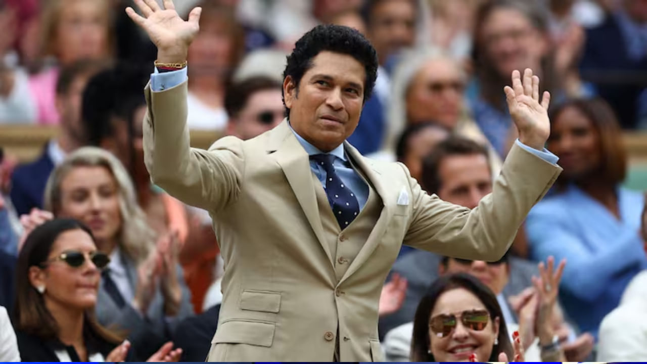 ಆದರೆ ಈ ಬಗ್ಗೆ ಸ್ಪಷ್ಟನೆ ನೀಡಿರುವ ಸಚಿನ್ ತೆಂಡೂಲ್ಕರ್, ‘ಬಿಸಿಸಿಐ ಅಧ್ಯಕ್ಷ ಹುದ್ದೆಗೆ ನನ್ನ ಹೆಸರನ್ನು ಪರಿಗಣಿಸಲಾಗುತ್ತಿದೆ ಅಥವಾ ನಾಮನಿರ್ದೇಶನ ಮಾಡಲಾಗಿದೆ ಎಂಬ ಬಗ್ಗೆ ಕೆಲವು ಸುದ್ದಿಗಳು ಮತ್ತು ವದಂತಿಗಳು ಹರಡುತ್ತಿವೆ ಎಂದು ನಮಗೆ ತಿಳಿದುಬಂದಿದೆ. ಆದರೆ ಈ ರೀತಿಯ ಏನೂ ಸಂಭವಿಸಿಲ್ಲ ಎಂದು ನಾವು ಸ್ಪಷ್ಟವಾಗಿ ಹೇಳಲು ಬಯಸುತ್ತೇವೆ. ಆಧಾರರಹಿತ ಊಹಾಪೋಹಗಳಿಗೆ ಗಮನ ಕೊಡಬೇಡಿ ಎಂದು ನಾನು ಎಲ್ಲರಲ್ಲೂ ವಿನಂತಿಸುವೆ ಎಂದಿದ್ದಾರೆ.