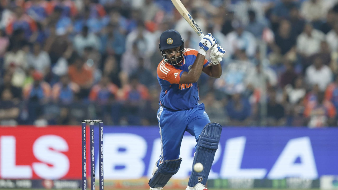 ಭಾರತದ ವಿಕೆಟ್ ಕೀಪರ್ ಸಂಜು ಸ್ಯಾಮ್ಸನ್ ಏಷ್ಯಾಕಪ್‌ನಲ್ಲಿ ಒಮಾನ್ ವಿರುದ್ಧ ಅರ್ಧಶತಕದ ಇನ್ನಿಂಗ್ಸ್ ಆಡಿದ್ದಾರೆ. ಆದರೆ ಇದರ ಹೊರತಾಗಿಯೂ, ಅವರು ಟೀಕೆಗೆ ಗುರಿಯಾಗಿದ್ದಾರೆ. ಸಂಜು ಸ್ಯಾಮ್ಸನ್ ಒಮಾನ್ ವಿರುದ್ಧ 56 ರನ್‌ಗಳ ಇನ್ನಿಂಗ್ಸ್ ಆಡಿದರು, ಆದರೆ ಅವರು ನಿಧಾನಗತಿಯ ಇನ್ನಿಂಗ್ಸ್ ಬೇಡದ ದಾಖಲೆಯನ್ನು ಸೃಷ್ಟಿಸಿದೆ.