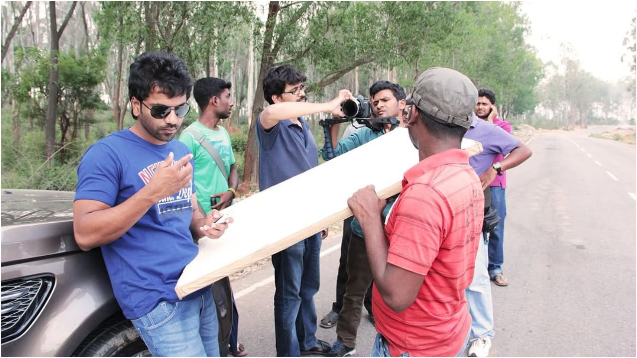 ಸತೀಶ್ ನೀನಾಸಂ ನಟನೆಯ ‘ಲೂಸಿಯಾ’ ಸಿನಿಮಾ ತುಂಬ ಸ್ಪೆಷಲ್ ಪ್ರಯತ್ನ. ಆ ಚಿತ್ರ ಬಿಡುಗಡೆಯಾಗಿ 12 ವರ್ಷಗಳು ಕಳೆದಿವೆ. ಅಂದಿನ ನೆನಪುಗಳನ್ನು ಫೋಟೋ ಮೂಲಕ ಚಿತ್ರತಂಡ ಮೆಲುಕು ಹಾಕಿದೆ.