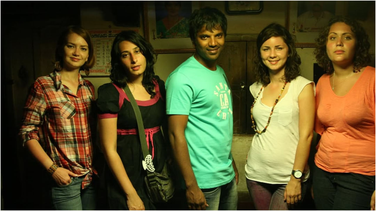 ಪರಭಾಷೆ ಮಂದಿ ಕೂಡ ‘ಲೂಸಿಯಾ’ ಸಿನಿಮಾವನ್ನು ಹೊಗಳುತ್ತಾರೆ. 12 ವರ್ಷ ಕಳೆದಿದ್ದರೂ ಕೂಡ ಜನರು ಈ ಸಿನಿಮಾದ ಬಗ್ಗೆ ಮಾತನಾಡುತ್ತಾರೆ. ಡಿಫರೆಂಟ್ ಸಿನಿಮಾಗಳ ಪಟ್ಟಿಯಲ್ಲಿ ಈ ಸಿನಿಮಾಗೆ ಸ್ಥಾನವಿದೆ.