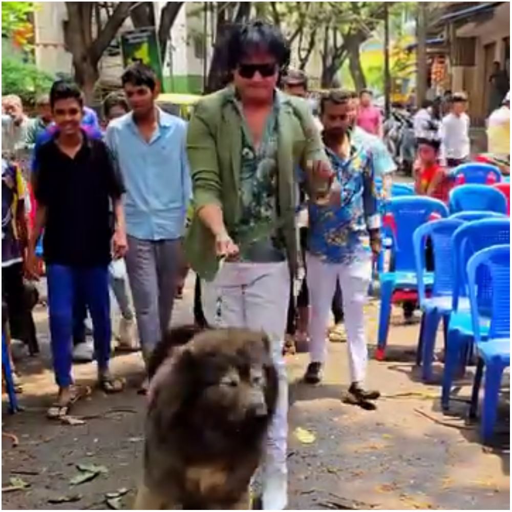 ಸತೀಶ್: ದುಬಾರಿ ಶ್ವಾನಗಳನ್ನು ಸಾಕಿ ಫೇಮಸ್ ಆದವರು ಸತೀಶ್. ಅವರು ಇತ್ತೀಚೆಗೆ 50 ಕೋಟಿ ಬೆಲೆಯ ಶ್ವಾನ ತಂದಿದ್ದಾಗಿ ಹೇಳಿದ್ದರು. ಈ ವೇಳೆ ಇಡಿ ಅಧಿಕಾರಿಗಳು ದಾಳಿ ಮಾಡಿದ್ದರು. ಇದು ಬಾಡಿಗೆಗೆ ತಂದ ನಾಯಿ ಎಂದು ಆ ಬಳಿಕ ಗೊತ್ತಾಗಿತ್ತು. ಅವರ ಹೆಸರು ಬಿಗ್ ಬಾಸ್ ಪಟ್ಟಿಯಲ್ಲಿದೆ.