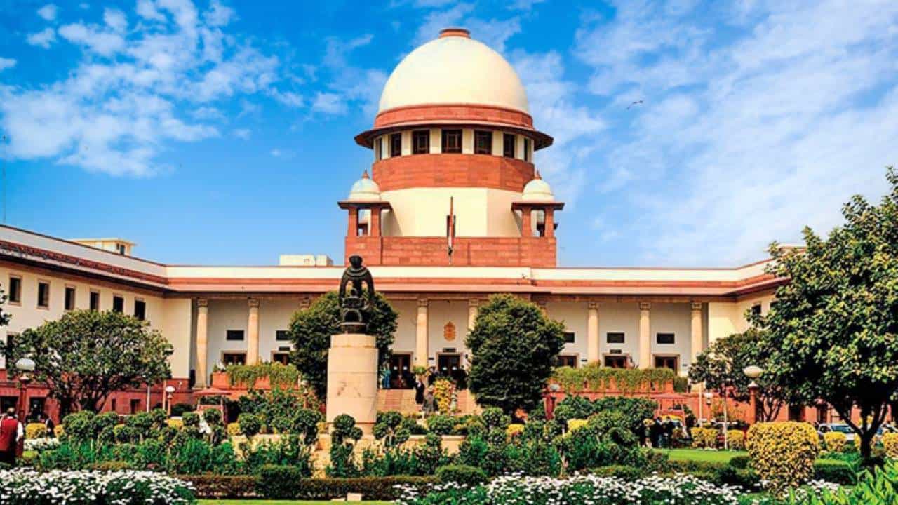 Waqf Amendment Act: ವಕ್ಫ್ ಮಂಡಳಿ ಸದಸ್ಯರಾಗಲು 5 ವರ್ಷ ಇಸ್ಲಾಂ ಧರ್ಮ ಪಾಲಿಸಿರಬೇಕೆಂಬ ಷರತ್ತಿಗೆ ಸುಪ್ರೀಂ ತಡೆ Waqf Amendment Act: ವಕ್ಫ್ ಮಂಡಳಿ ಸದಸ್ಯರಾಗಲು 5 ವರ್ಷ ಇಸ್ಲಾಂ ಧರ್ಮ ಪಾಲಿಸಿರಬೇಕೆಂಬ ಷರತ್ತಿಗೆ ಸುಪ್ರೀಂ ತಡೆ