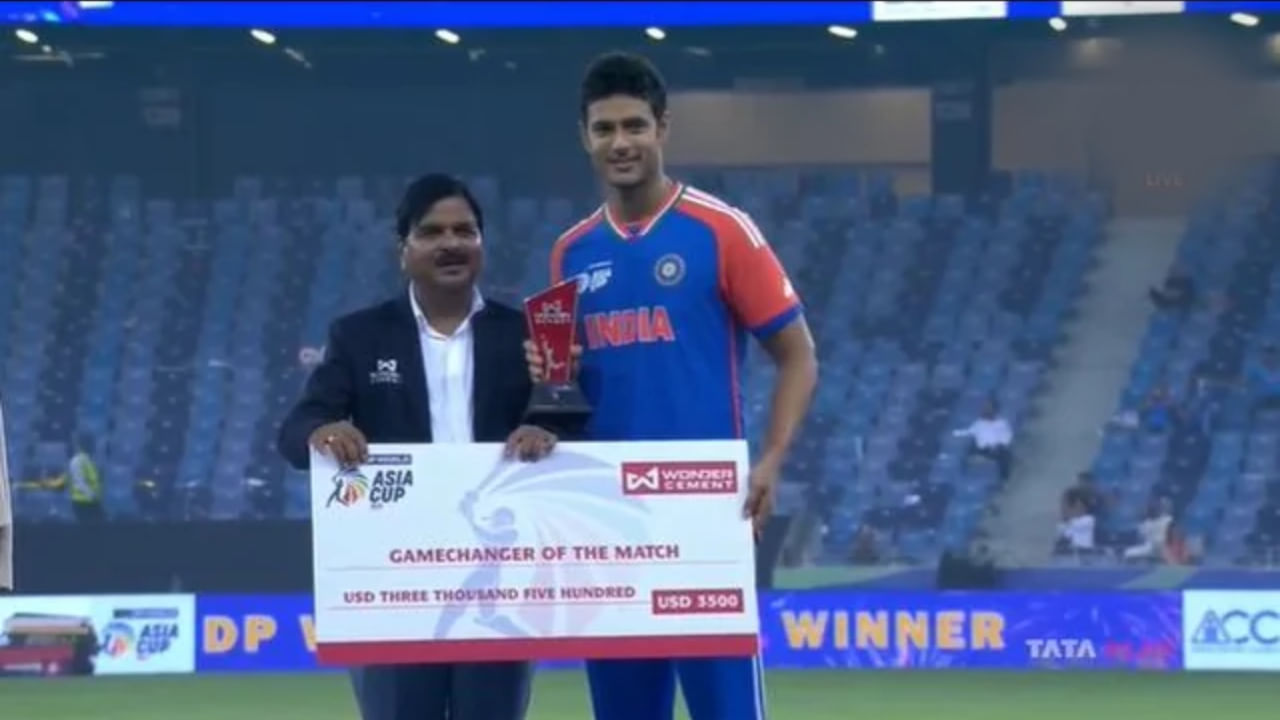 ಹಾಗೆಯೇ ಫೈನಲ್ ಪಂದ್ಯದ ಗೇಮ್ ಚೇಂಜರ್ ಆಫ್ ದಿ ಮ್ಯಾಚ್ ಪ್ರಶಸ್ತಿಯು ಶಿವಂ ದುಬೆ ಪಾಲಾಗಿದೆ. ಅಂತಿಮ ಪಂದ್ಯದಲ್ಲಿ ಅಲ್​ರೌಂಡರ್ ಪ್ರದರ್ಶನ ನೀಡಿದ ದುಬೆ 3.10 ಲಕ್ಷ ರೂ. ಬಹುಮಾನ ಮೊತ್ತ ಪಡೆದಿದ್ದಾರೆ. ಇದರೊಂದಿಗೆ ಕುಲ್ದೀಪ್ ಯಾದವ್​ಗೂ ಪ್ರಶಸ್ತಿ ಲಭಿಸಿದೆ.