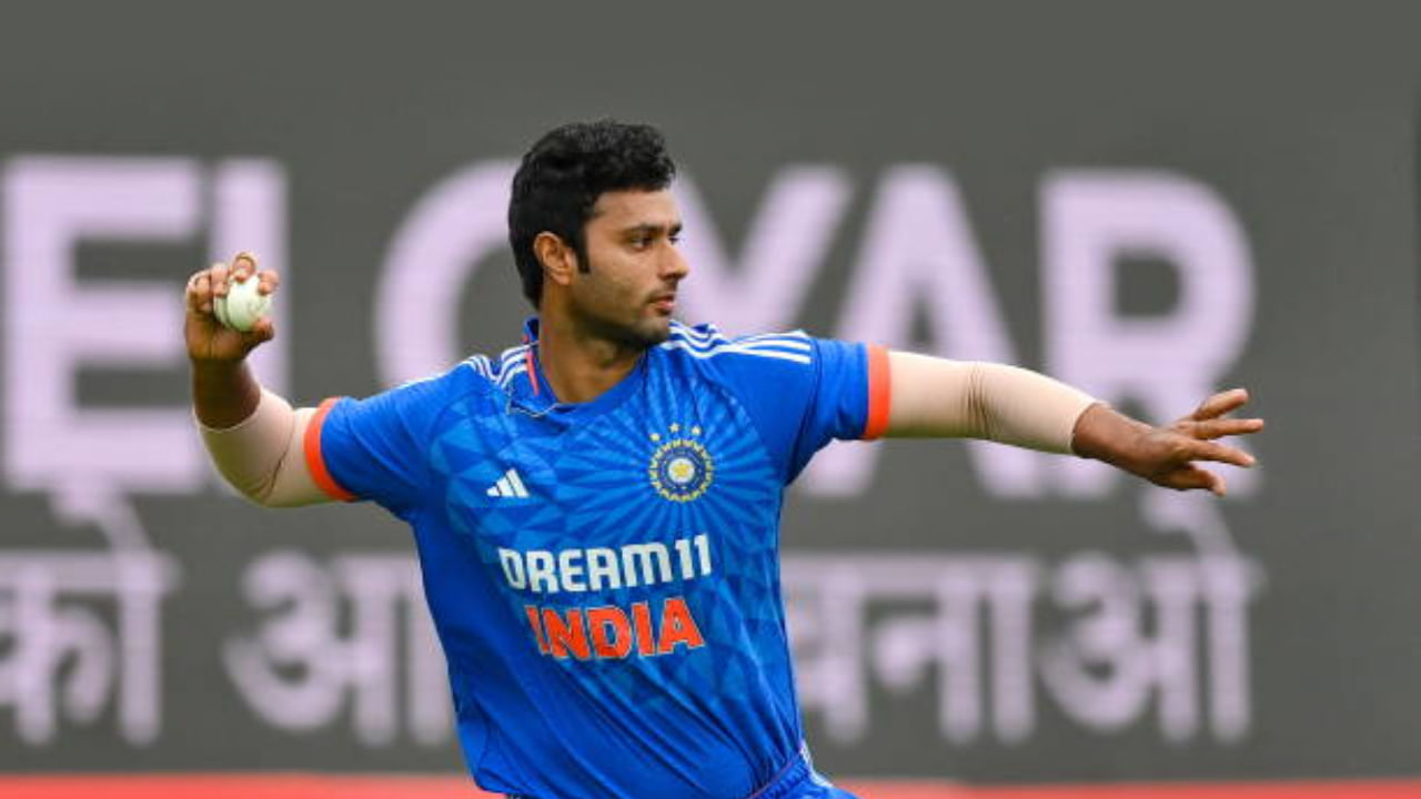 ಇನ್ನು 2024 ರಲ್ಲಿ ಟೀಮ್ ಇಂಡಿಯಾ ಆಡಿದ 15 ಪಂದ್ಯಗಳಲ್ಲಿ ದುಬೆ ಕಣಕ್ಕಿಳಿದಿದ್ದರು. ಈ ಎಲ್ಲಾ ಮ್ಯಾಚ್ಗಳಲ್ಲೂ ಟೀಮ್ ಇಂಡಿಯಾ ಗೆಲುವು ದಾಖಲಿಸಿದೆ. ಹಾಗೆಯೇ ಟಿ20 ವಿಶ್ವಕಪ್ 2024ರಲ್ಲಿ ಭಾರತ ತಂಡವು 8 ಗೆಲುವುಗಳೊಂದಿಗೆ ವಿಶ್ವ ಚಾಂಪಿಯನ್ ಪಟ್ಟ ಅಲಂಕರಿಸಿತ್ತು. ಈ ಎಲ್ಲಾ ಪಂದ್ಯಗಳಲ್ಲೂ ದುಬೆ ಕಣಕ್ಕಿಳಿದಿದ್ದರು.