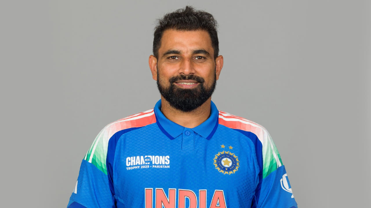 ಮೊಹಮ್ಮದ್ ಶಮಿ: ಚಾಂಪಿಯನ್ಸ್ ಟ್ರೋಫಿ ಟೂರ್ನಿಯಲ್ಲಿ ಟೀಮ್ ಇಂಡಿಯಾ ಪರ ಕಣಕ್ಕಿಳಿದಿದ್ದ ಮೊಹಮ್ಮದ್ ಶಮಿಗೆ ಏಷ್ಯಾಕಪ್ ತಂಡದಲ್ಲಿ ಸ್ಥಾನ ನೀಡಲಾಗಿಲ್ಲ. ಇದಕ್ಕೂ ಮುನ್ನ ನಡೆದ ಇಂಗ್ಲೆಂಡ್ ವಿರುದ್ಧದ ಟಿ20 ಸರಣಿಯಲ್ಲಿ ಶಮಿ ಕಣಕ್ಕಿಳಿದಿದ್ದರು. ಆದರೆ ಈ ಬಾರಿಯ ಟಿ20 ತಂಡದಲ್ಲಿ ಸ್ಥಾನ ಪಡೆಯುವಲ್ಲಿ ವಿಫಲರಾಗಿದ್ದಾರೆ.