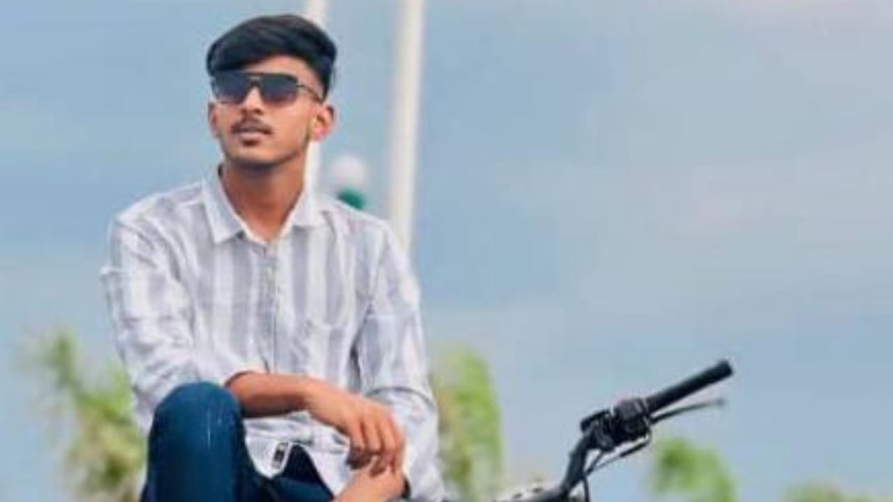 ಗಣೇಶ ವಿಸರ್ಜನೆ ವೇಳೆ ಅವಘಡ: ವಿದ್ಯುತ್  ತಂತಿ ಮೇಲೆತ್ತುವಾಗ ಶಾಕ್ ಬಡಿದು ಯುವಕ ಸಾವು