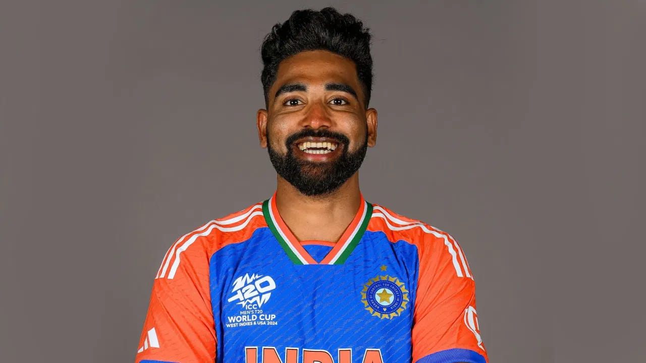 ಮೊಹಮ್ಮದ್ ಸಿರಾಜ್: 2024ರ ಟಿ20 ವಿಶ್ವಕಪ್ ಚಾಂಪಿಯನ್ ತಂಡದ ಭಾಗವಾಗಿದ್ದ ಮೊಹಮ್ಮದ್ ಸಿರಾಜ್ ಅವರನ್ನು ಮುಂಬರುವ ಏಷ್ಯಾಕಪ್​ಗೆ ಆಯ್ಕೆ ಮಾಡಲಾಗಿಲ್ಲ. ಇಂಗ್ಲೆಂಡ್ ವಿರುದ್ಧದ ಟೆಸ್ಟ್ ಸರಣಿಯಲ್ಲಿ ಅದ್ಭುತ ಪ್ರದರ್ಶನ ನೀಡಿರುವ ಸಿರಾಜ್​ಗೆ ವಿಶ್ರಾಂತಿ ನೀಡುವ ಸಲುವಾಗಿ ಟಿ20 ತಂಡದಿಂದ ಕೈ ಬಿಡಲಾಗಿದೆ.