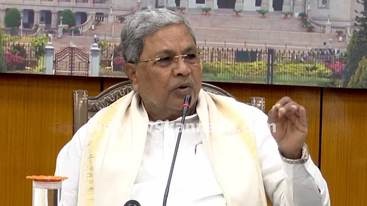 ಮತ್ತೆ ಬರುತ್ತಿದೆ ಜಾತಿ ಗಣತಿ: ಸಿಎಂ ಸಿದ್ದರಾಮಯ್ಯ ಹೇಳಿದ್ದೇನು? ನೀವು ತಿಳಿದಿರಲೇಬೇಕಾದ ಮಾಹಿತಿ ಇಲ್ಲಿದೆ ಮತ್ತೆ ಬರುತ್ತಿದೆ ಜಾತಿ ಗಣತಿ: ಸಿಎಂ ಸಿದ್ದರಾಮಯ್ಯ ಹೇಳಿದ್ದೇನು? ನೀವು ತಿಳಿದಿರಲೇಬೇಕಾದ ಮಾಹಿತಿ ಇಲ್ಲಿದೆ