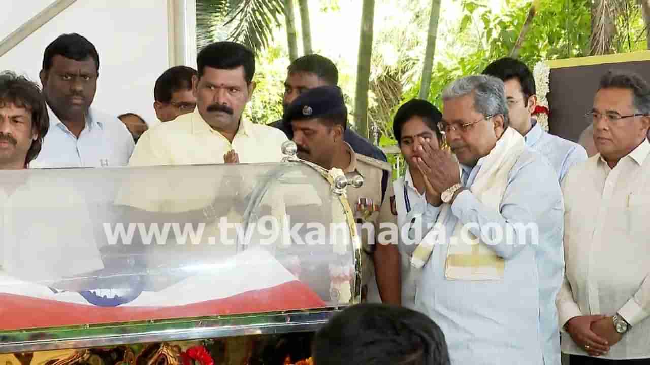 SL Bhyrappa: ಎಸ್ಎಲ್ ಭೈರಪ್ಪ ಸ್ಮಾರಕ ನಿರ್ಮಾಣಕ್ಕೆ ಸರ್ಕಾರ ಗ್ರೀನ್ ಸಿಗ್ನಲ್: ಸಿಎಂ ಸಿದ್ದರಾಮಯ್ಯ ಘೋಷಣೆ