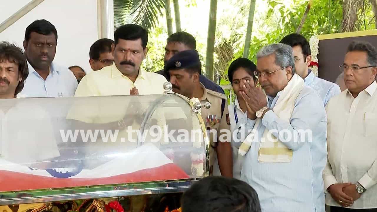 SL Bhyrappa: ಎಸ್​ಎಲ್ ಭೈರಪ್ಪ ಸ್ಮಾರಕ ನಿರ್ಮಾಣಕ್ಕೆ ಸರ್ಕಾರ ಗ್ರೀನ್ ಸಿಗ್ನಲ್: ಸಿಎಂ ಸಿದ್ದರಾಮಯ್ಯ ಘೋಷಣೆ