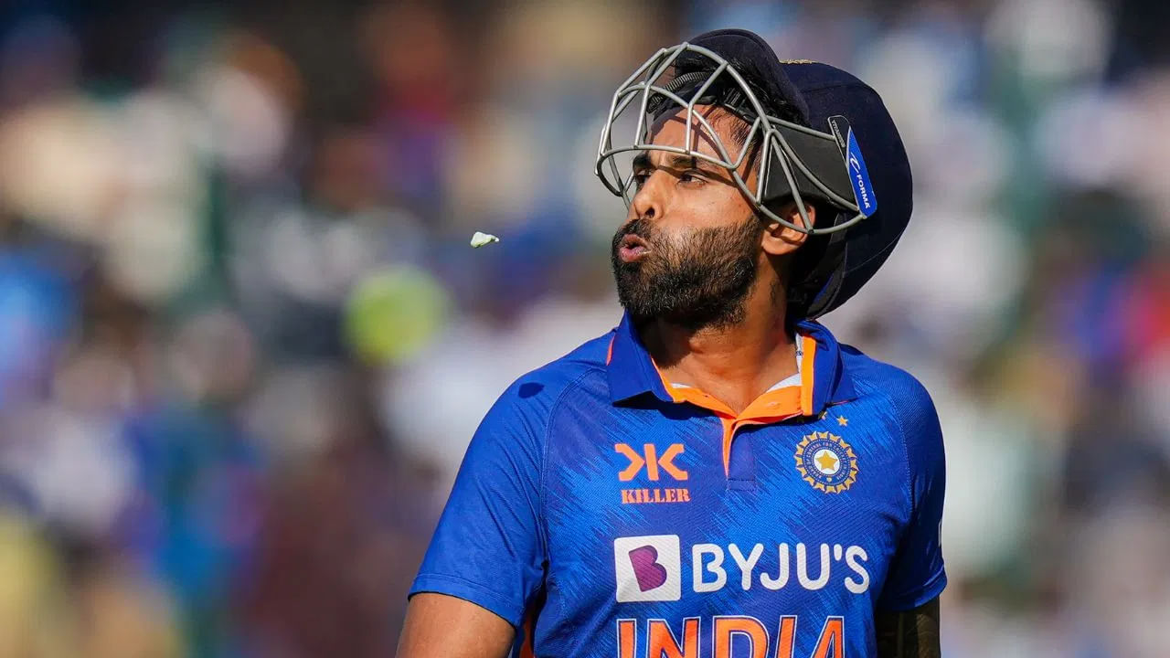 ಭಾರತ ತಂಡದ ನಾಯಕ ಸೂರ್ಯಕುಮಾರ್ ಯಾದವ್ ಪ್ರಚಂಡ ಬ್ಯಾಟರ್ ಎಂಬುದರಲ್ಲಿ ಎರಡು ಮಾತಿಲ್ಲ. ಆದರೆ ಅದು ಪಾಕಿಸ್ತಾನದ ವಿರುದ್ಧವಲ್ಲ. ಅಂದರೆ  ಪಾಕ್ ವಿರುದ್ಧ ಈವರೆಗೆ 5 ಇನಿಂಗ್ಸ್ ಆಡಿದರೂ ಸೂರ್ಯ ಒಮ್ಮೆಯೂ 20 ರನ್ ಗಳಿಸಿಲ್ಲ ಎಂಬುದು ಉಲ್ಲೇಖಾರ್ಹ.