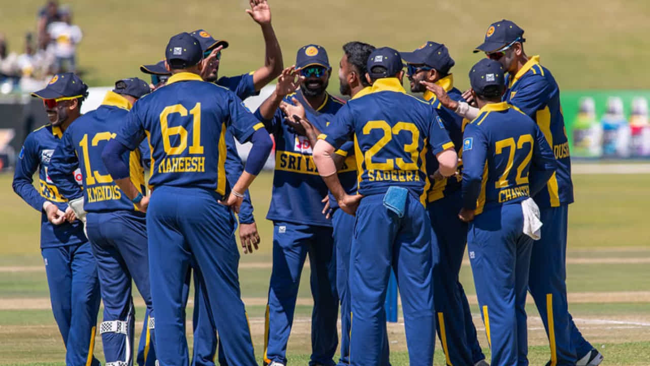 ZIM vs SL: ಏಕದಿನ ಸರಣಿ ಗೆದ್ದ ಶ್ರೀಲಂಕಾ ತಂಡಕ್ಕೆ ದಂಡದ ಬರೆ ಎಳೆದ ಐಸಿಸಿ ZIM vs SL: ಏಕದಿನ ಸರಣಿ ಗೆದ್ದ ಶ್ರೀಲಂಕಾ ತಂಡಕ್ಕೆ ದಂಡದ ಬರೆ ಎಳೆದ ಐಸಿಸಿ