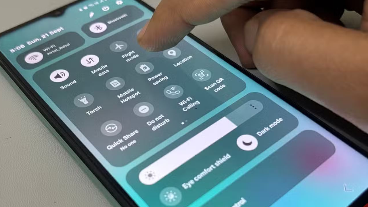 Tech Tips: ಸ್ಮಾರ್ಟ್ಫೋನ್ನಲ್ಲಿ ಲೊಕೇಷನ್ ಆನ್ ಇದ್ರೆ ಬ್ಯಾಟರಿ ಎಷ್ಟು ಖಾಲಿ ಆಗುತ್ತೆ ಗೊತ್ತೇ? Tech Tips: ಸ್ಮಾರ್ಟ್ಫೋನ್ನಲ್ಲಿ ಲೊಕೇಷನ್ ಆನ್ ಇದ್ರೆ ಬ್ಯಾಟರಿ ಎಷ್ಟು ಖಾಲಿ ಆಗುತ್ತೆ ಗೊತ್ತೇ?