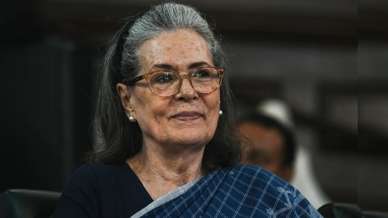 ಭಾರತೀಯ ಪ್ರಜೆಯಾಗುವ 3 ವರ್ಷ ಮೊದಲೇ ಮತದಾರರ ಪಟ್ಟಿಯಲ್ಲಿ ಸೋನಿಯಾ ಗಾಂಧಿ ಹೆಸರು; ದೆಹಲಿ ಕೋರ್ಟ್​ನಲ್ಲಿ ಅರ್ಜಿ