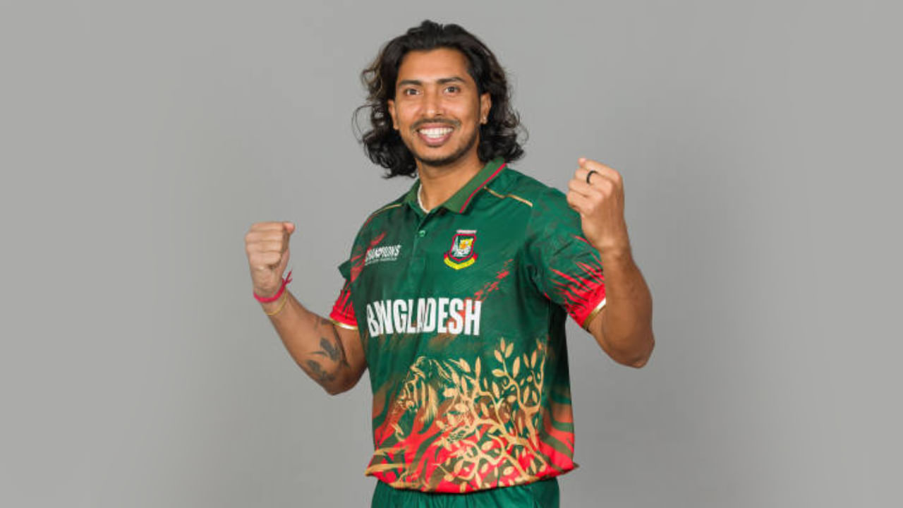 ಬಾಂಗ್ಲಾದೇಶ್ ಪರ 86 ಟಿ20 ಇನಿಂಗ್ಸ್ ಆಡಿರುವ ಸೌಮ್ಯ ಸರ್ಕಾರ್ ಒಟ್ಟು 13 ಬಾರಿ ಶೂನ್ಯಕ್ಕೆ ವಿಕೆಟ್ ಒಪ್ಪಿಸಿ ಈ ಹೀನಾಯ ದಾಖಲೆ ಬರೆದಿದ್ದರು. ಇನ್ನು ಐರ್ಲೆಂಡ್​ನ ಪಾಲ್ ಸ್ಟಿರ್ಲಿಂಗ್​ 150 ಟಿ20 ಇನಿಂಗ್ಸ್​ಗಳಲ್ಲಿ 13 ಬಾರಿ ರನ್ ಖಾತೆ ತೆರೆಯದೇ ವಿಕೆಟ್ ಒಪ್ಪಿಸಿದ್ದರು. ಈ ಮೂಲಕ ಸೌಮ್ಯ ಸರ್ಕಾರ್ ಹಾಗೂ ಪಾಲ್ ಸ್ಟಿರ್ಲಿಂಗ್ ಟಿ20 ಕ್ರಿಕೆಟ್​ನ ಡಕ್​ಮ್ಯಾನ್ ಎನಿಸಿಕೊಂಡಿದ್ದರು.