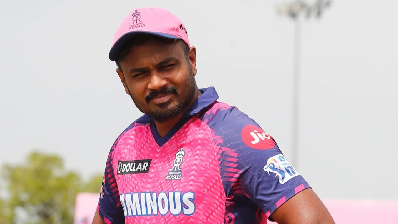 ಒಂದು ವೇಳೆ ಸಂಜು ಸ್ಯಾಮ್ಸನ್ ಅವರನ್ನು ನಾಯಕತ್ವದಿಂದ ಕೆಳಗಿಳಿಸಿದರೆ ಅವರು ರಾಜಸ್ಥಾನ್ ರಾಯಲ್ಸ್ ತಂಡದೊಂದಿಗೆ ಮುಂದುವರೆಯುವ ಸಾಧ್ಯತೆಯಿಲ್ಲ. ಏಕೆಂದರೆ ಸ್ಯಾಮ್ಸನ್ ಅವರ ಖರೀದಿಗೆ ಚೆನ್ನೈ ಸೂಪರ್ ಕಿಂಗ್ಸ್ ಹಾಗೂ ಕೊಲ್ಕತ್ತಾ ನೈಟ್ ರೈಡರ್ಸ್​ ಫ್ರಾಂಚೈಸಿಗಳು ಆಸಕ್ತಿ ಹೊಂದಿವೆ. ಹೀಗಾಗಿ ಆರ್​ಆರ್​ ತಂಡದ ನಾಯಕತ್ವ ಕೈ ತಪ್ಪಿದರೆ ಸ್ಯಾಮ್ಸನ್ ಹರಾಜಿನಲ್ಲಿ ಅದೃಷ್ಟ ಪರೀಕ್ಷಿಸುವ ಸಾಧ್ಯತೆ ಹೆಚ್ಚಿದೆ. 