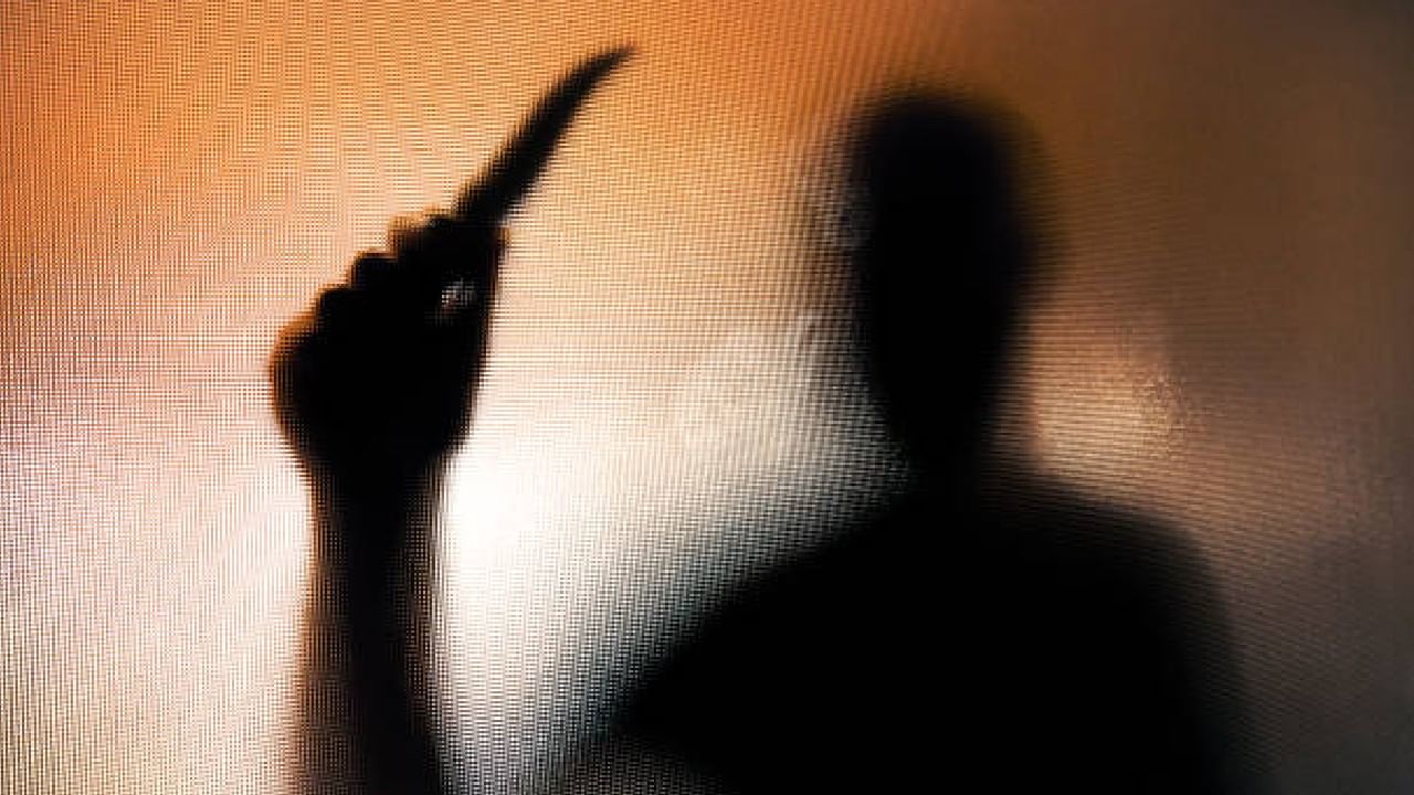 ಜಗಳವಾಡಿದ ನಂತರ ಮಲಗಿದ್ದ ಗಂಡನಿಗೆ ಚಾಕುವಿನಿಂದ ಇರಿದು ಕೊಂದ ಹೆಂಡತಿ!