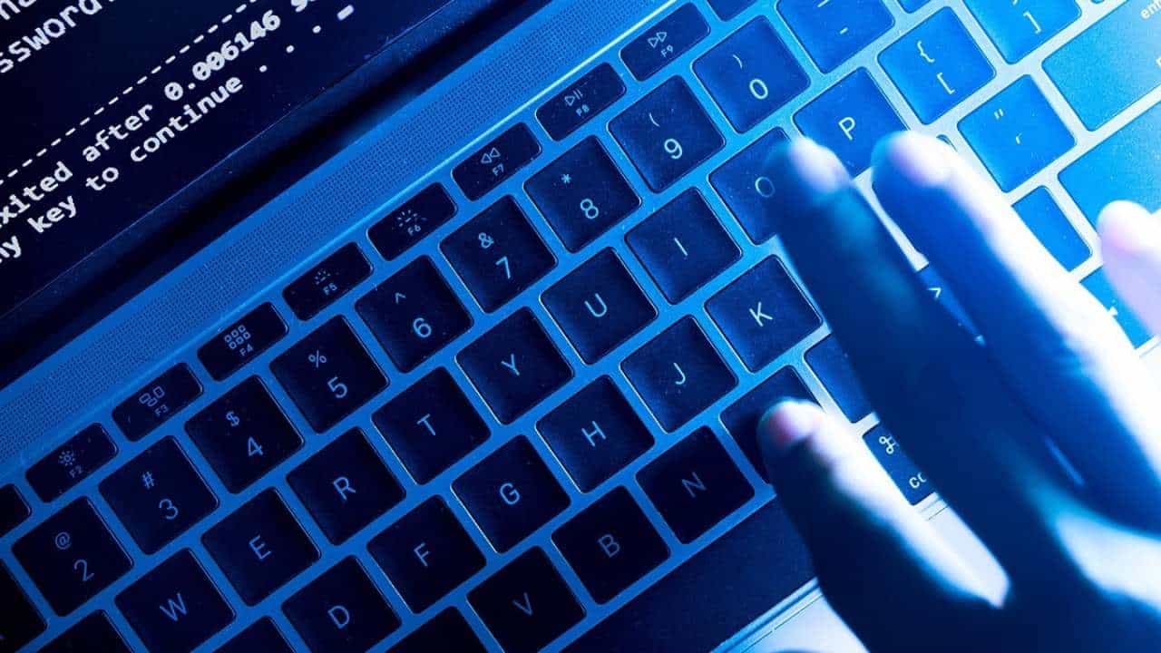 Tech Tips: ಕದ್ದ ಲ್ಯಾಪ್ಟಾಪ್ ಅನ್ನು ಕಂಡುಹಿಡಿಯುವುದು ಹೇಗೆ?: ಇಲ್ಲಿದೆ ನೋಡಿ ಟಿಪ್ಸ್ Tech Tips: ಕದ್ದ ಲ್ಯಾಪ್ಟಾಪ್ ಅನ್ನು ಕಂಡುಹಿಡಿಯುವುದು ಹೇಗೆ?: ಇಲ್ಲಿದೆ ನೋಡಿ ಟಿಪ್ಸ್
