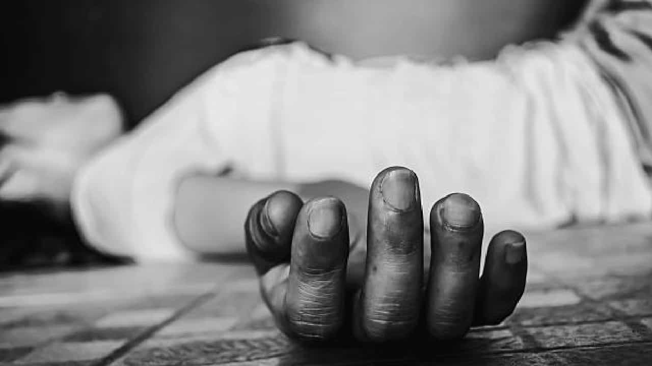 ಲೈಂಗಿಕ ಕಿರುಕುಳ ಕೇಸ್ ಬಳಿಕ ದೇವಸ್ಥಾನದಲ್ಲೇ ನೇಣು ಹಾಕಿಕೊಂಡ 52 ವರ್ಷದ ಅರ್ಚಕ ಲೈಂಗಿಕ ಕಿರುಕುಳ ಕೇಸ್ ಬಳಿಕ ದೇವಸ್ಥಾನದಲ್ಲೇ ನೇಣು ಹಾಕಿಕೊಂಡ 52 ವರ್ಷದ ಅರ್ಚಕ
