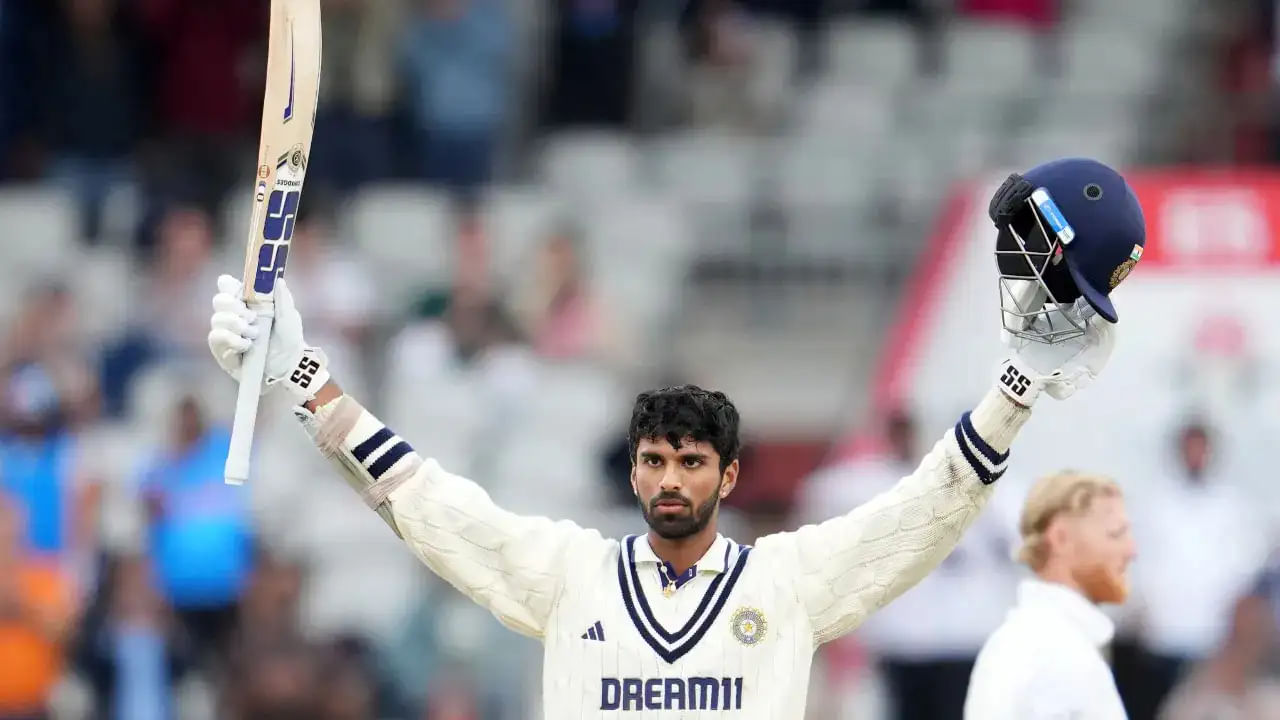 ವಾಷಿಂಗ್ಟನ್ ಸುಂದರ್ ಇತ್ತೀಚೆಗೆ ಇಂಗ್ಲೆಂಡ್ ಪ್ರವಾಸದಲ್ಲಿ ಟೀಂ ಇಂಡಿಯಾದ ಭಾಗವಾಗಿದ್ದರು. ಈ ಪ್ರವಾಸದಲ್ಲಿ ಅವರು 47 ಸರಾಸರಿಯಲ್ಲಿ 284 ರನ್ ಗಳಿಸಿದರು, ಇದರಲ್ಲಿ ಓಲ್ಡ್ ಟ್ರಾಫರ್ಡ್‌ನಲ್ಲಿ ಅವರ ಮೊದಲ ಶತಕವೂ ಸೇರಿತ್ತು. ಬ್ಯಾಟಿಂಗ್ ಜೊತೆಗೆ ಬೌಲಿಂಗ್​ನಲ್ಲೂ ಸುಂದರ್ ಕಮಾಲ್ ಮಾಡಿದ್ದರು.
