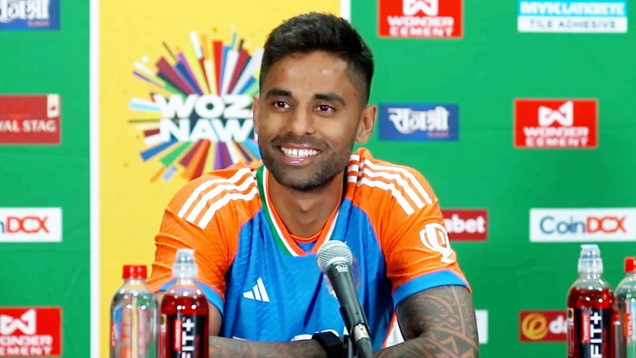 ಇದರರ್ಥ ಶುಭ್​ಮನ್ ಗಿಲ್ ಆರಂಭಿಕನ ಸ್ಥಾನಕ್ಕೆ ಸಂಜು ಸ್ಯಾಮ್ಸನ್ ಜೊತೆಗೆ ಪೈಪೋಟಿ ನೀಡಲಿದ್ದಾರೆ. ಗಿಲ್ ಉಪನಾಯಕನಾಗಿರುವ ಕಾರಣ ಅವರಿಗೆ ಈ ಸ್ಥಾನ ಸಿಗಬಹುದು ಎನ್ನಲಾಗುತ್ತಿದೆ. ಹೀಗಾಗಿ ಸಂಜುಗೆ ಸ್ಥಾನ ಸಿಗುವುದು ಅನುಮಾನ ಎನ್ನಲಾಗುತ್ತಿದೆ. ಈ ನಡುವೆ ತಂಡದ ನಾಯಕ ಸೂರ್ಯಕುಮಾರ್ ಯಾದವ್ ಅವರು ಪ್ಲೇಯಿಂಗ್ ಇಲೆವೆನ್​ನಲ್ಲಿ ಸಂಜು ಇರುತ್ತಾರೋ ಇಲ್ಲವೋ ಎಂದು ಉತ್ತರಿಸಿದ್ದಾರೆ.
