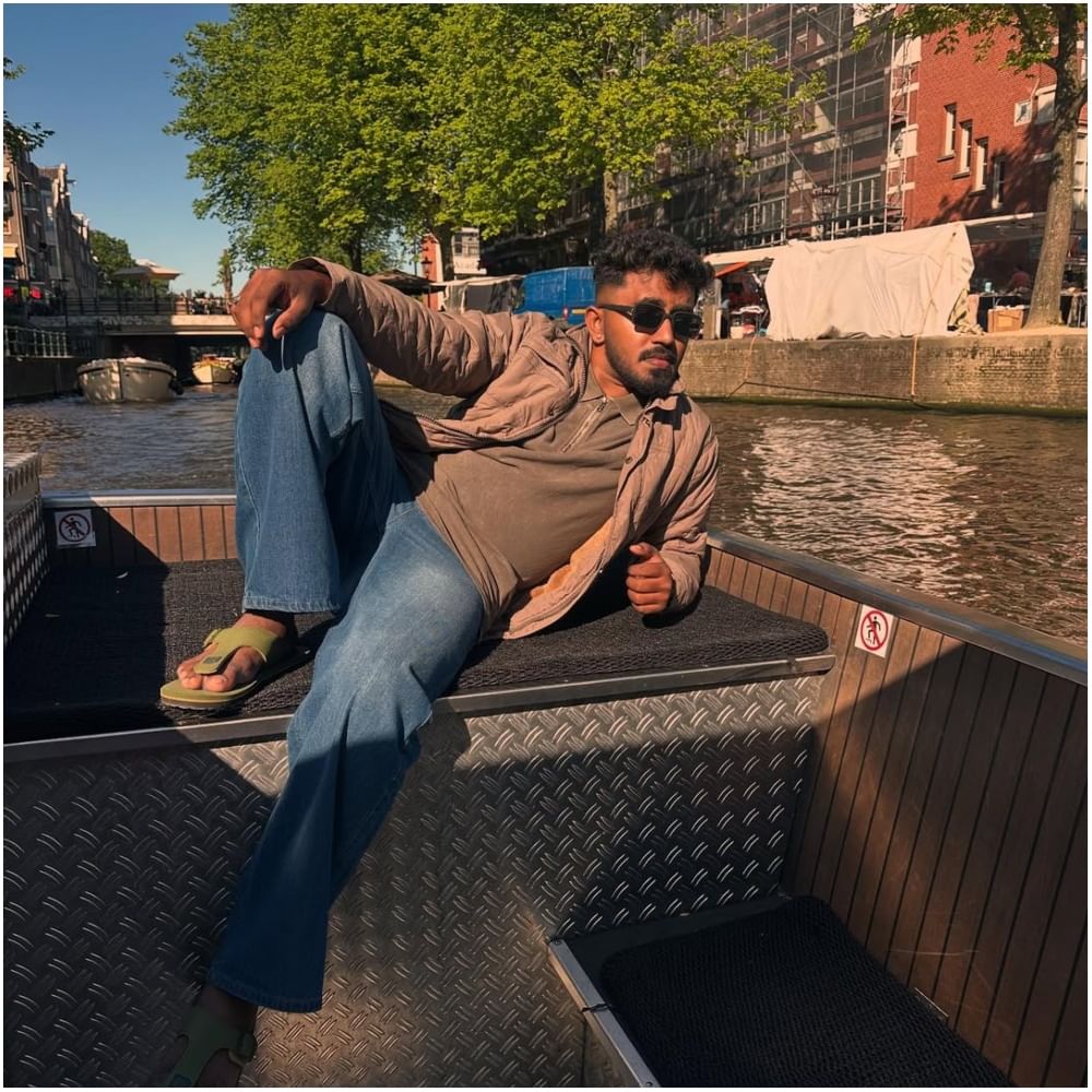 ತೇಜಸ್ ಗೌಡ: ತೇಜಸ್ ಗೌಡ ಅವರು ಟ್ರೋಲ್ ಮಾಡಿ ಫೇಮಸ್ ಆದವರು. ಚಿತ್ರ ವಿಚಿತ್ರವಾಗಿ ನಡೆದುಕೊಳ್ಳುವವರನ್ನು ಟ್ರೋಲ್ ಮಾಡೋದು ಇವರ ಕೆಲಸ.