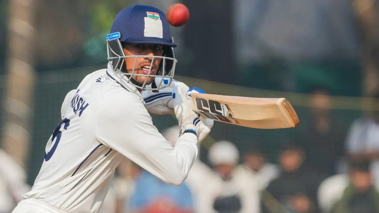 ಇನ್ನು ರುತುರಾಜ್ ಹೊರತುಪಡಿಸಿ ತಂಡದ ಪರ ತನುಶ್ ಕೋಟ್ಯಾನ್ ಮಾತ್ರ ಅರ್ಧಶತಕದ ಇನ್ನಿಂಗ್ಸ್ ಆಡಿದ್ದಾರೆ. ಇವರಿಬ್ಬರನ್ನು ಬಿಟ್ಟರೆ, ಆರಂಭಿಕನಾಗಿ ಕಣಕ್ಕಿಳಿದಿದ್ದ ಅನುಭವಿ ಯಶಸ್ವಿ ಜೈಸ್ವಾಲ್ ಕೇವಲ 4 ರನ್​ಗಳಿಗೆ ಸುಸ್ತಾದರು. ಅವರಂತೆ ಶ್ರೇಯಸ್ ಅಯ್ಯರ್ ಕೂಡ ಬಿಗ್ ಇನ್ನಿಂಗ್ಸ್ ಆಡುವಲ್ಲಿ ವಿಫಲರಾಗಿ ಕೇವಲ 25 ರನ್​ಗಳಿಗೆ ವಿಕೆಟ್ ಒಪ್ಪಿಸಿದರು.