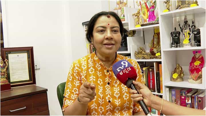 ವಿಷ್ಣು ಸರ್ ಎದುರು ನಾವು ಗಂಡಸರಿಗೆ ಶೇಕ್ ಹ್ಯಾಂಡ್ ಮಾಡುವಂತಿರಲಿಲ್ಲ: ತಾರಾ ವಿಷ್ಣು ಸರ್ ಎದುರು ನಾವು ಗಂಡಸರಿಗೆ ಶೇಕ್ ಹ್ಯಾಂಡ್ ಮಾಡುವಂತಿರಲಿಲ್ಲ: ತಾರಾ