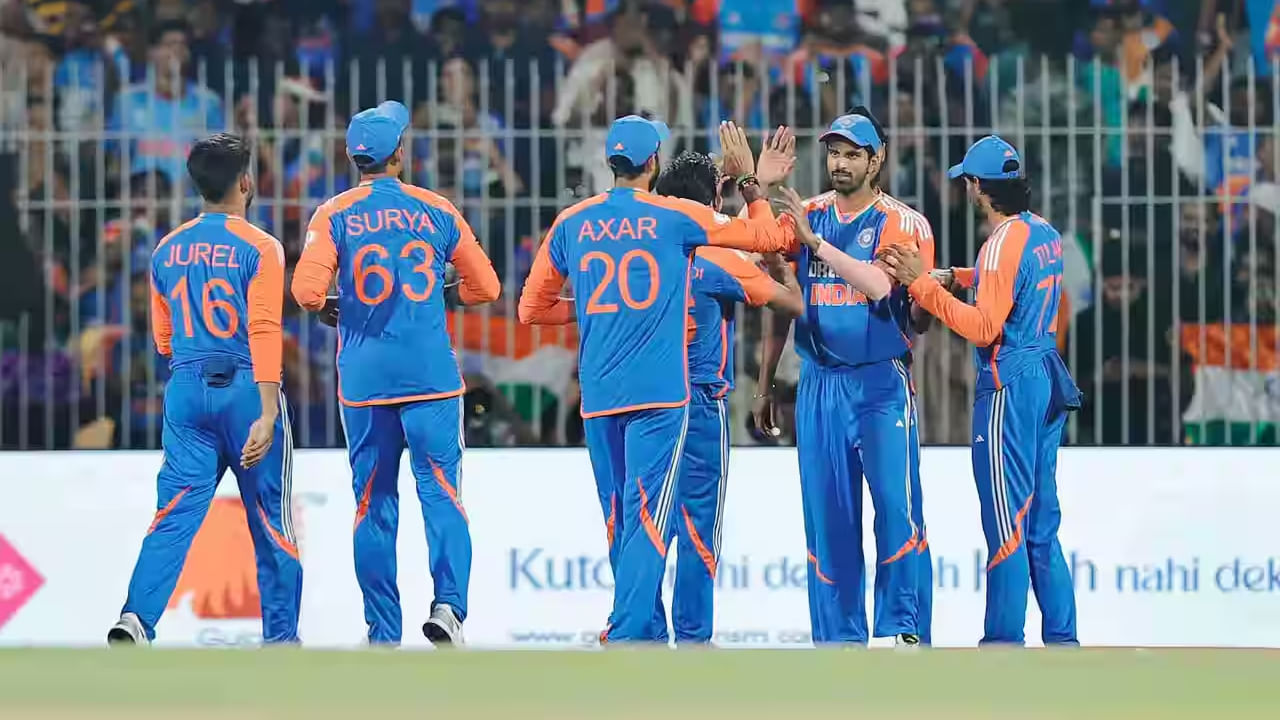 ಈ 7 ಗೆಲುವುಗಳೊಂದಿಗೆ ಟೀಮ್ ಇಂಡಿಯಾ ಏಷ್ಯಾಕಪ್ ಇತಿಹಾಸದಲ್ಲೇ 50 ಪಂದ್ಯಗಳಲ್ಲಿ ಜಯ ಸಾಧಿಸಿದ ಮೊದಲ ತಂಡ ಎನಿಸಿಕೊಂಡಿದೆ. ಅಲ್ಲದೆ ಏಷ್ಯಾಕಪ್​ನಲ್ಲಿ ಅತ್ಯಧಿಕ ಗೆಲುವು ಕಂಡ ತಂಡವೆಂಬ ಹಿರಿಮೆಗೂ ಪಾತ್ರವಾಗಿದೆ. ಇದಕ್ಕೂ ಮುನ್ನ ಈ ದಾಖಲೆ ಶ್ರೀಲಂಕಾ ತಂಡದ ಹೆಸರಿನಲ್ಲಿತ್ತು.