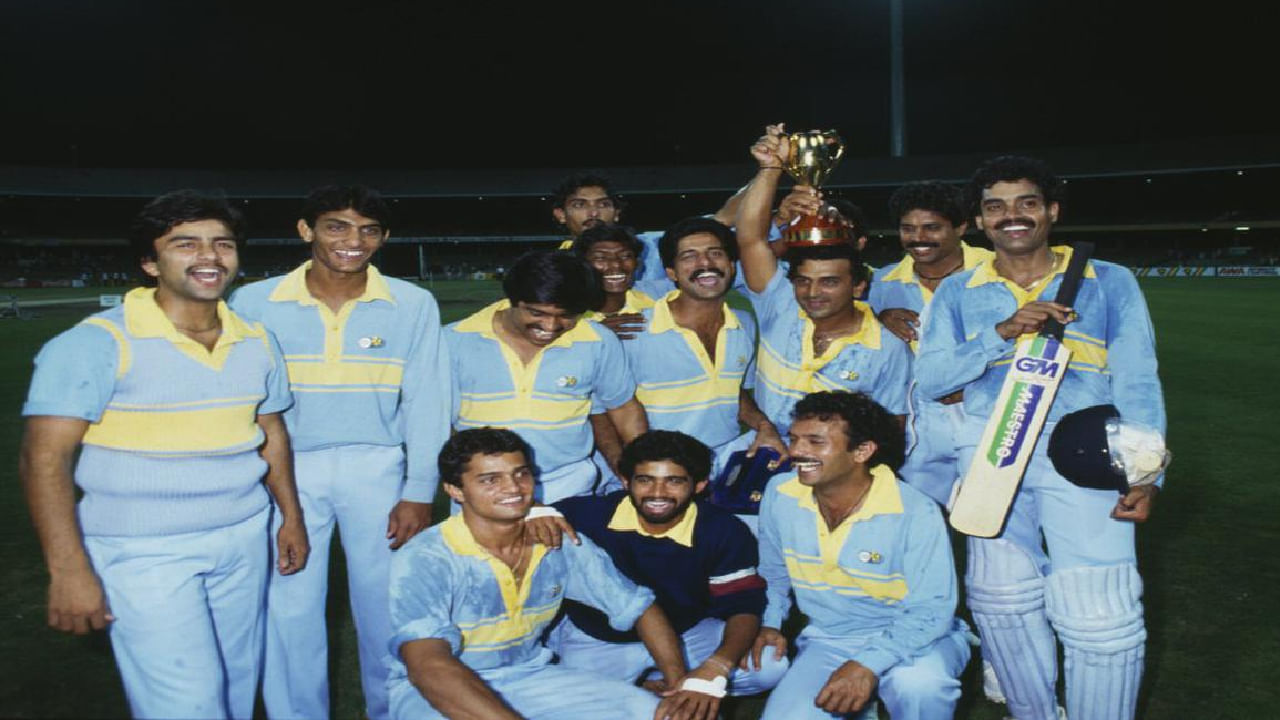 ಬೆನ್ಸನ್ ಹೆಡ್ಜಸ್ ವಿಶ್ವ ಕ್ರಿಕೆಟ್ ಚಾಂಪಿಯನ್‌ಶಿಪ್ ಫೈನಲ್: 1985 ರಲ್ಲಿ ಆಸ್ಟ್ರೇಲಿಯಾದಲ್ಲಿ ನಡೆದ ಬೆನ್ಸನ್ ಹೆಡ್ಜಸ್ ವಿಶ್ವ ಕ್ರಿಕೆಟ್ ಚಾಂಪಿಯನ್‌ಶಿಪ್​ನ ಫೈನಲ್​ನಲ್ಲಿ ಭಾರತ ಮತ್ತು ಪಾಕಿಸ್ತಾನ್ ತಂಡಗಳು ಮೊದಲ ಬಾರಿಗೆ ಮುಖಾಮುಖಿಯಾಗಿತ್ತು. ಈ ಪಂದ್ಯದಲ್ಲಿ ಮೊದಲು ಬ್ಯಾಟ್ ಮಾಡಿದ ಪಾಕಿಸ್ತಾನ್ ತಂಡವು 50 ಓವರ್​ಗಳಲ್ಲಿ ಕಲೆಹಾಕಿದ್ದು ಕೇವಲ 176 ರನ್​ಗಳು. ಈ ಗುರಿಯನ್ನು 47.1 ಓವರ್​ಗಳಲ್ಲಿ ಚೇಸ್ ಮಾಡಿದ ತ ಸುನಿಲ್ ಗವಾಸ್ಕರ್ ನೇತೃತ್ವದ ಭಾರತ ತಂಡ 8 ವಿಕೆಟ್​ಗಳ ಜಯದೊಂದಿಗೆ ಚಾಂಪಿಯನ್ ಪಟ್ಟ ಅಲಂಕರಿಸಿದ್ದರು.