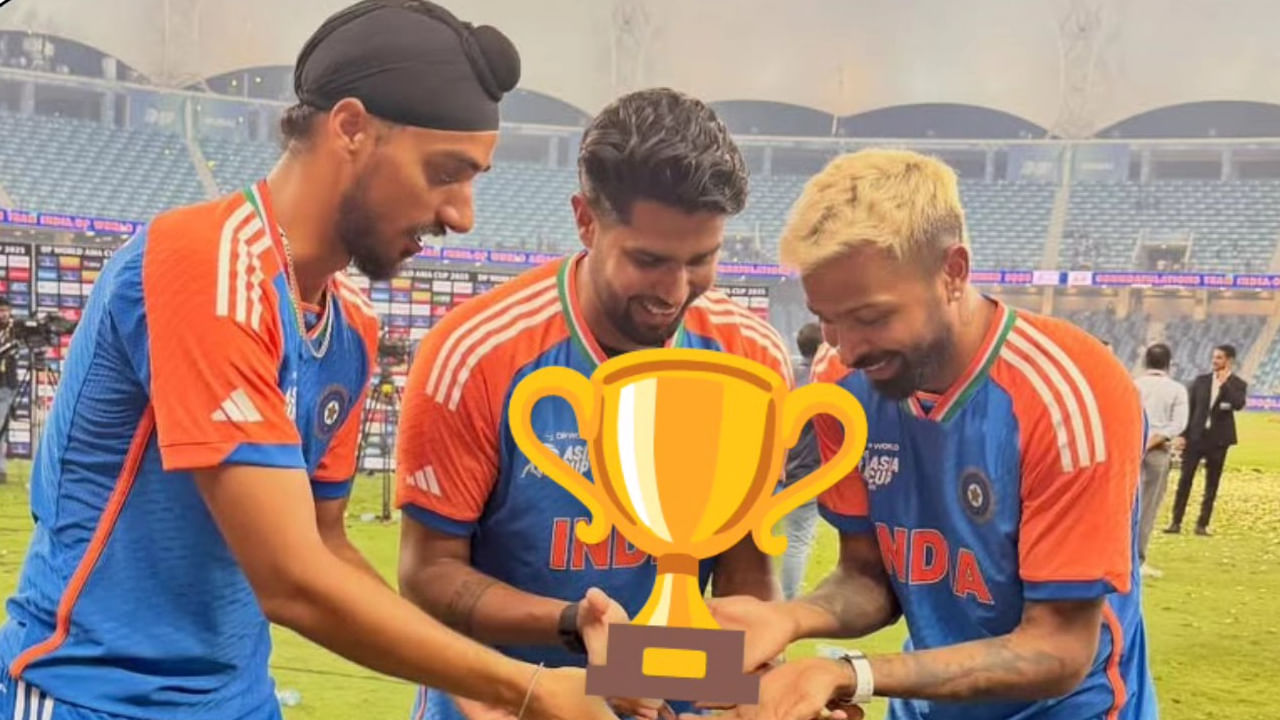 ಟೀಮ್ ಇಂಡಿಯಾ ಆಟಗಾರರು ಟ್ರೋಫಿ ಸ್ವೀಕರಿಸಲು ನಿರಾಕರಿಸುತ್ತಿದ್ದಂತೆ ಮೊಹ್ಸಿನ್ ನಖ್ವಿ ಏಷ್ಯಾಕಪ್ ಟ್ರೋಫಿಯನ್ನು ಹೋಟೆಲ್​ಗೆ ತೆಗೆದುಕೊಂಡು ಹೋದರು. ಹೀಗಾಗಿ ಭಾರತ ತಂಡಕ್ಕೆ ಟ್ರೋಫಿ ನೀಡಲಾಗಿರಲಿಲ್ಲ. ಇದಾಗ್ಯೂ ವಿತ್ ಔಟ್ ಟ್ರೋಫಿಯೊಂದಿಗೆ ಟೀಮ್ ಇಂಡಿಯಾ ಆಟಗಾರರು ಸಖತ್ತಾಗೇ ಸಂಭ್ರಮಿಸಿದರು.
