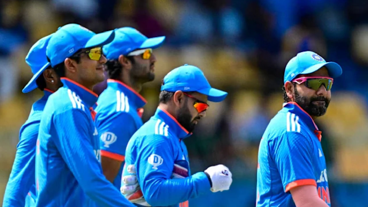 ಈ ನಾಲ್ಕು ವಾರಗಳಲ್ಲಿ ಟೀಮ್ ಇಂಡಿಯಾ ಆಸ್ಟ್ರೇಲಿಯಾ ವಿರುದ್ಧ ಒಟ್ಟು 8 ಪಂದ್ಯಗಳನ್ನಾಡಲಿದೆ. ಅಕ್ಟೋಬರ್ 19 ರಿಂದ ಶುರುವಾಗಲಿರುವ ಈ ಸರಣಿಯಲ್ಲಿ ಮೊದಲು 3 ಪಂದ್ಯಗಳ ಏಕದಿನ ಸರಣಿ ಆಡಲಾಗುತ್ತದೆ. ಇದಾದ ಬಳಿಕ 5 ಮ್ಯಾಚ್ಗಳ ಟಿ20 ಸರಣಿ ನಡೆಯಲಿದೆ.