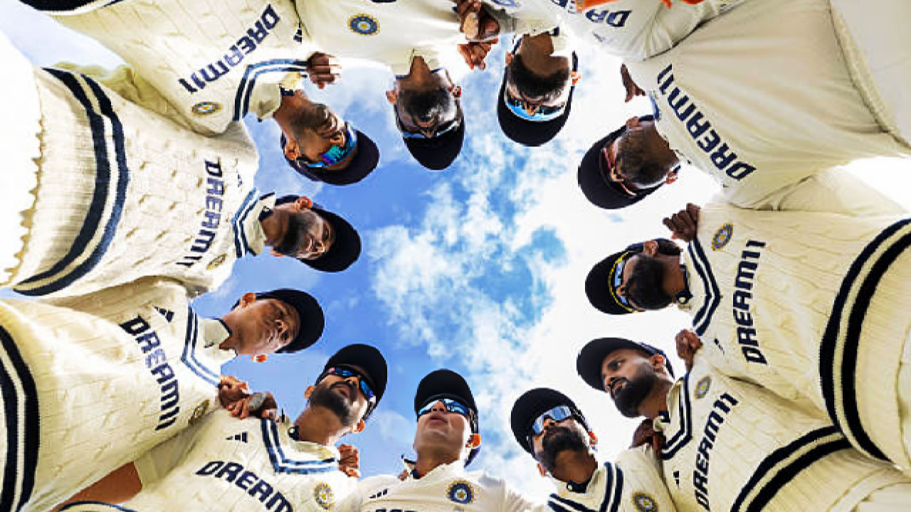 ಭಾರತ ಮತ್ತು ವೆಸ್ಟ್ ಇಂಡೀಸ್ (India vs West Indies) ನಡುವಣ ಟೆಸ್ಟ್ ಸರಣಿಯು ಅಕ್ಟೋಬರ್ 2 ರಿಂದ ಶುರುವಾಗಲಿದೆ. ಅಹಮದಾಬಾದ್ ಹಾಗೂ ದೆಹಲಿಯಲ್ಲಿ ನಡೆಯಲಿರುವ ಈ ಸರಣಿಗಾಗಿ 15 ಸದಸ್ಯರುಗಳ ತಂಡವನ್ನು ಪ್ರಕಟಿಸಲಾಗುತ್ತದೆ. ಈ ತಂಡದಲ್ಲಿ ಇಬ್ಬರು ಪ್ರಮುಖ ಆಟಗಾರರು ಕಾಣಿಸಿಕೊಳ್ಳುವುದಿಲ್ಲ ಎಂದು ವರದಿಯಾಗಿದೆ.