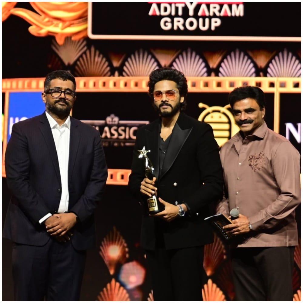 ತೇಜ್ ಸಜ್ಜಾ ಅವರು ಅತ್ಯುತ್ತಮ ನಟ (ಕ್ರಿಟಿಕ್ಸ್) ಅವಾರ್ಡ್ ಪಡೆದಿದ್ದಾರೆ. 2024ರಲ್ಲಿ ರಿಲೀಸ್ ಆಗಿ ಮೆಚ್ಚುಗೆ ಪಡೆದ ‘ಹನುಮಾನ್’ ಸಿನಿಮಾಗಾಗಿ ಈ ಪ್ರಶಸ್ತಿ ಸಿಕ್ಕಿದೆ. ಈ ಚಿತ್ರ ಎಲ್ಲರ ಮೆಚ್ಚುಗೆಗೆ ಪಾತ್ರವಾಗಿ ಗಮನ ಸೆಳೆದಿತ್ತು.