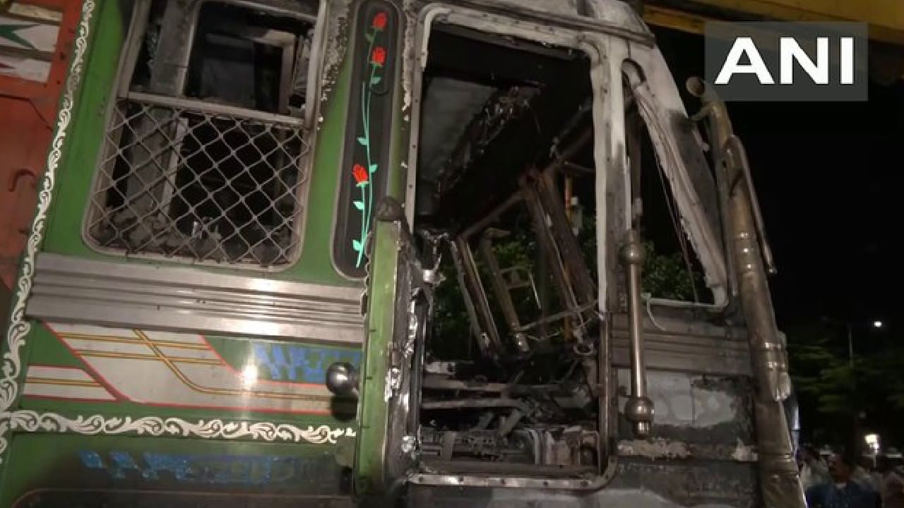 ಇಂದೋರ್ನಲ್ಲಿ ಜನರ ಗುಂಪಿನ ಮೇಲೆ ನುಗ್ಗಿದ ಟ್ರಕ್; ಇಬ್ಬರು ಸಾವು, ಹಲವರಿಗೆ ಗಾಯ ಇಂದೋರ್ನಲ್ಲಿ ಜನರ ಗುಂಪಿನ ಮೇಲೆ ನುಗ್ಗಿದ ಟ್ರಕ್; ಇಬ್ಬರು ಸಾವು, ಹಲವರಿಗೆ ಗಾಯ