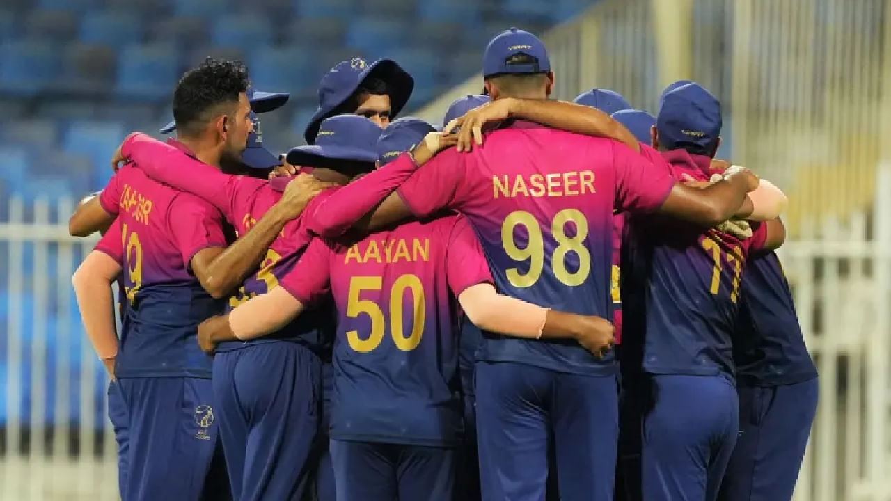 ಯುಎಇ ತಂಡ: ಮುಹಮ್ಮದ್ ವಸಿಂ (ನಾಯಕ), ಅಲಿಶಾನ್ ಶರಫು, ಆರ್ಯನ್ಶ್ ಶರ್ಮಾ, ಆಸಿಫ್ ಖಾನ್, ಧ್ರುವ ಪರಾಶರ್, ಇತಾ ಡಿಸೋಜಾ, ಹೈದರ್ ಅಲಿ, ಹರ್ಷಿತ್ ಕೌಶಿಕ್, ಜುನೈದ್ ಸಿದ್ದಿಕಿ, ಮತಿಯುಲ್ಲಾ ಖಾನ್, ಮುಹಮ್ಮದ್ ಫಾರೂಕ್, ಮುಹಮ್ಮದ್ ಜವದುಲ್ಲಾ, ಮುಹಮ್ಮದ್ ಝೊಹೆಬ್, ರಾಹುಲ್ ಚೋಪ್ರಾ, ರೋಹಿದ್ ಖಾನ್, ಸಿಮರನ್​​ಜೀತ್ ಸಿಂಗ್, ಸಗೀರ್ ಖಾನ್.