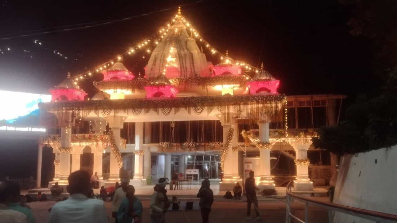 ಮಳೆಯಿಂದ ಸ್ಥಗಿತಗೊಂಡಿದ್ದ ವೈಷ್ಣೋ ದೇವಿ ಯಾತ್ರೆ ನಾಳೆಯಿಂದ ಪುನರಾರಂಭ