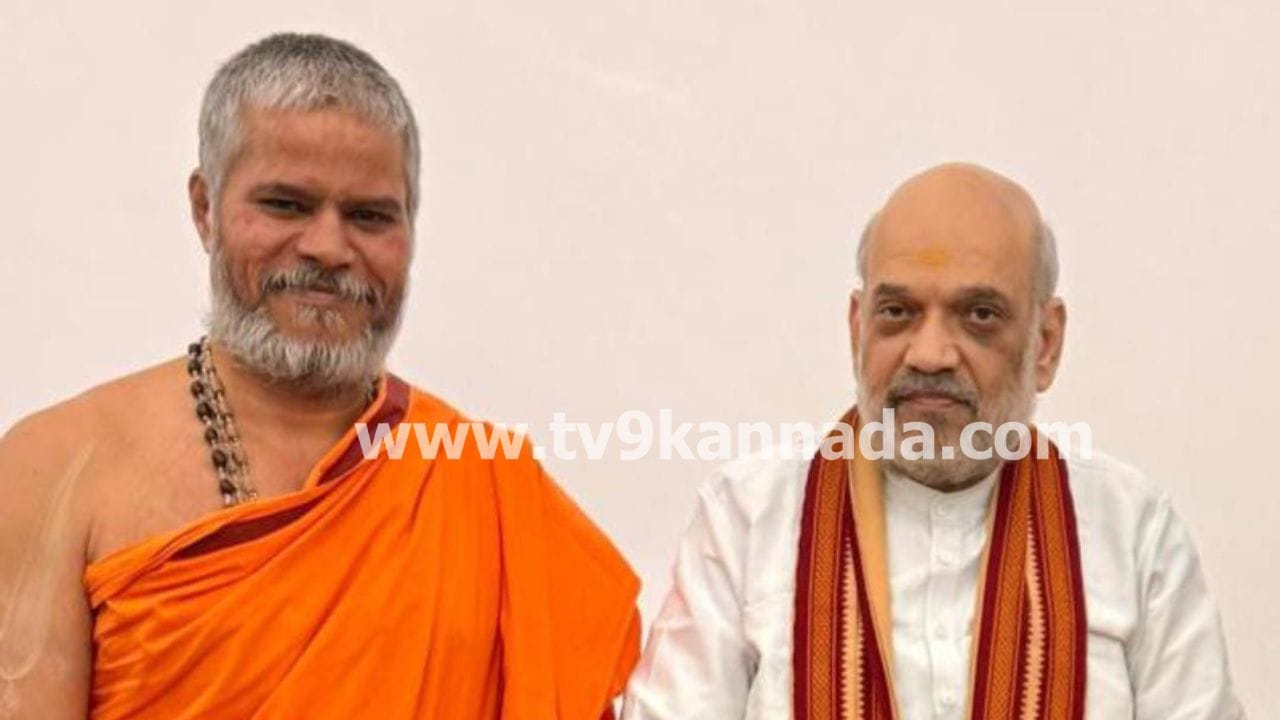 Vajradehli Mutt Swamiji And Amit Shah