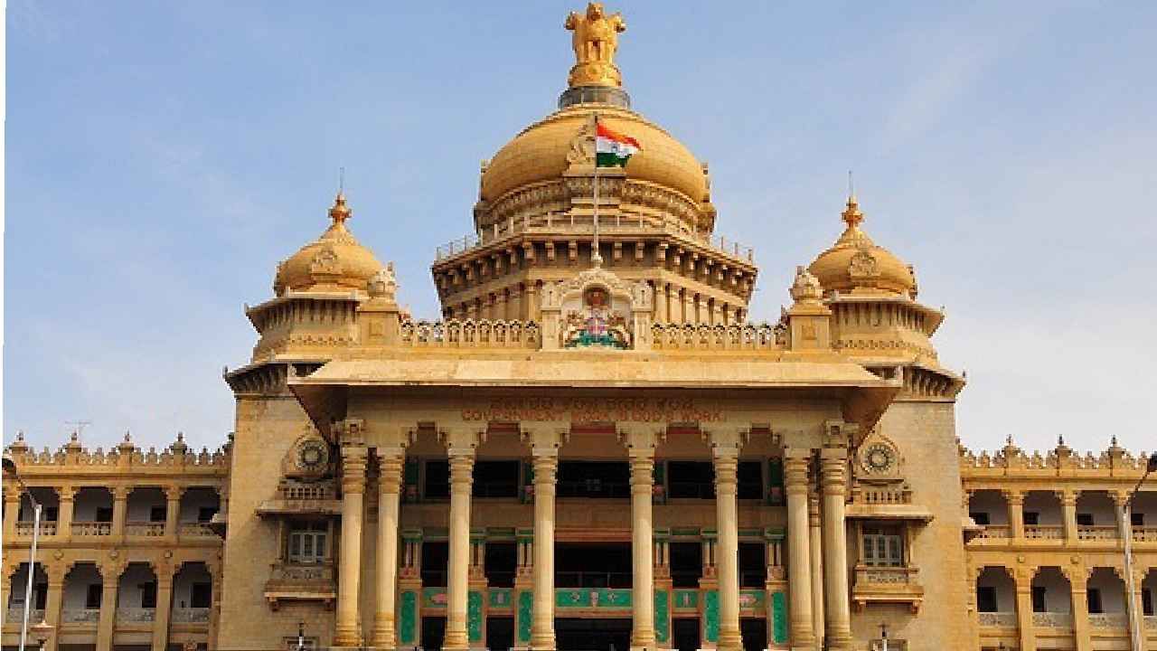 ಉದ್ಯೋಗಾಕಾಂಕ್ಷಿಗಳಿಗೆ ದಸರಾ ಗಿಫ್ಟ್: 3 ವರ್ಷ ವಯೋಮಿತಿ ಸಡಿಲಿಕೆ, ಯಾವ ವರ್ಗಕ್ಕೆ ಎಷ್ಟು?