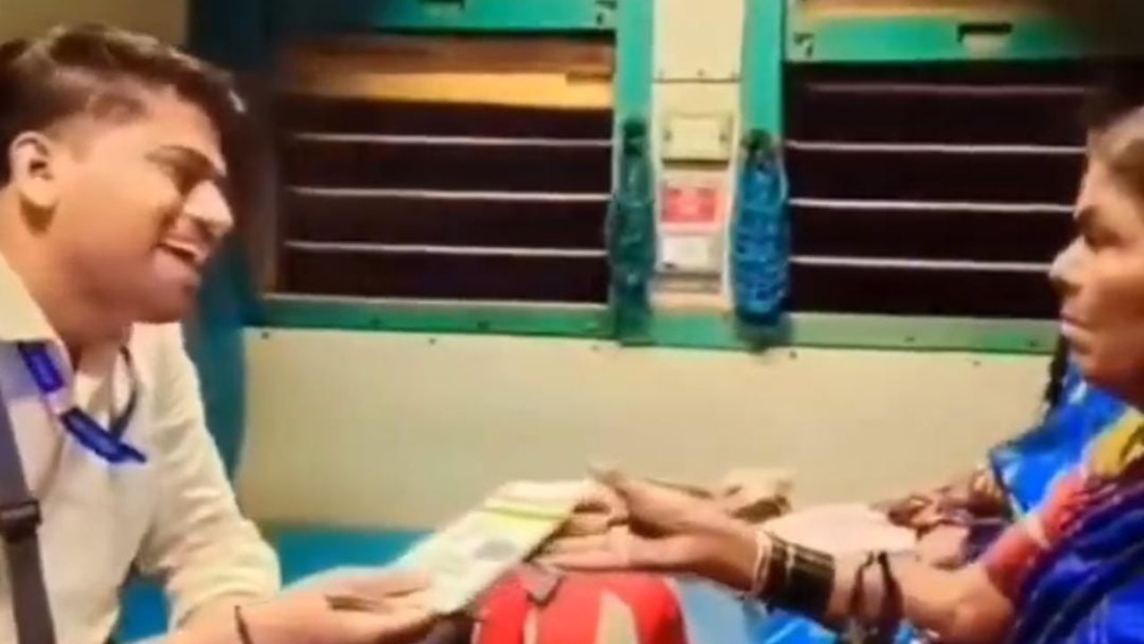 Video: ರೈಲಿನಲ್ಲಿ ಆಧಾರ್ ಕಾರ್ಡ್ ತೋರಿಸಿ ಟಿಕೆಟ್ ಕೊಡಿ ಎಂದ ಅಜ್ಜಿ, ಮುಗ್ಧತೆಗೆ ಸಾಕ್ಷಿಯಾಯ್ತು ಈ ದೃಶ್ಯ Video: ರೈಲಿನಲ್ಲಿ ಆಧಾರ್ ಕಾರ್ಡ್ ತೋರಿಸಿ ಟಿಕೆಟ್ ಕೊಡಿ ಎಂದ ಅಜ್ಜಿ, ಮುಗ್ಧತೆಗೆ ಸಾಕ್ಷಿಯಾಯ್ತು ಈ ದೃಶ್ಯ