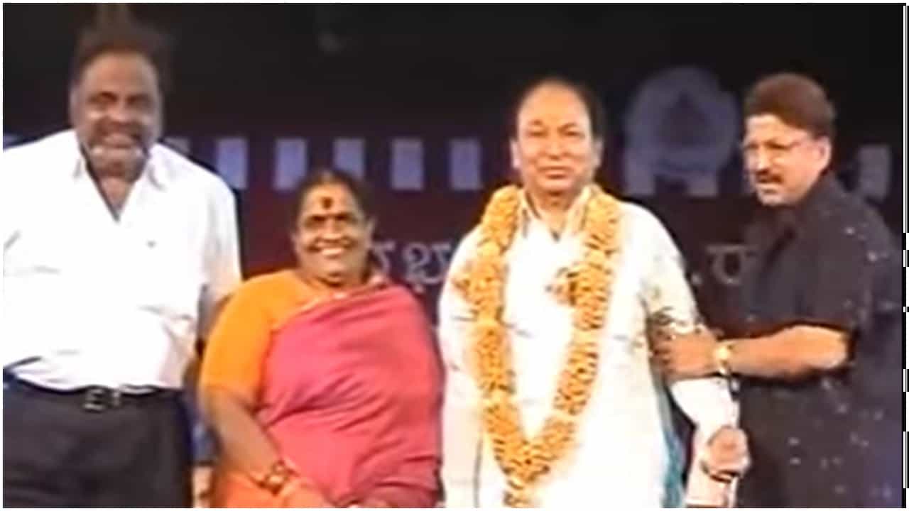 ವಿಷ್ಣು, ರಾಜ್, ಅಂಬಿ; ಒಂದೇ ವೇದಿಕೆ ಮೇಲೆ ಅಪೂರ್ವ ಸಂಗಮದ ಕ್ಷಣವಿದು ವಿಷ್ಣು, ರಾಜ್, ಅಂಬಿ; ಒಂದೇ ವೇದಿಕೆ ಮೇಲೆ ಅಪೂರ್ವ ಸಂಗಮದ ಕ್ಷಣವಿದು