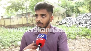 ಕ್ರಿಕೆಟ್ ಆಡುತ್ತಿದ್ದವರಿಗೆ ಕ್ವಾಟ್ಲೆ ಕೊಟ್ಟ ಮಂಗ: ದಿಕ್ಕಾಪಾಲಾಗಿ ಓಡಿದ ಯುವಕರು