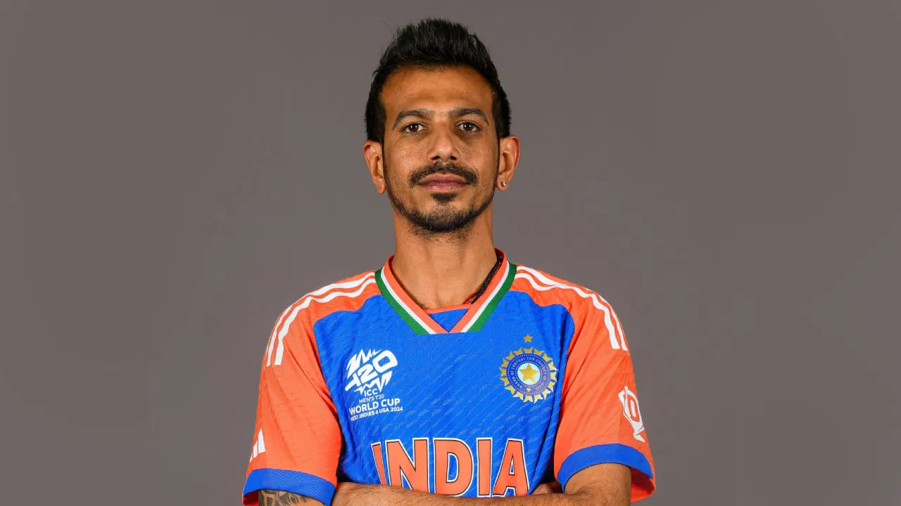 ಯುಜ್ವೇಂದ್ರ ಚಹಲ್: 2024ರ ಟಿ20 ವಿಶ್ವಕಪ್​ನಲ್ಲಿ ಯುಜ್ವೇಂದ್ರ ಚಹಲ್ ಸ್ಪಿನ್ನರ್ ಆಗಿ ಸ್ಥಾನ ಪಡೆದಿದ್ದರು. ಇದಾಗ್ಯೂ ಅವರಿಗೆ ಒಂದೇ ಒಂದು ಪಂದ್ಯದಲ್ಲಿ ಕಣಕ್ಕಿಳಿಯಲು ಅವಕಾಶ ಸಿಕ್ಕಿರಲಿಲ್ಲ. ಅಲ್ಲದೆ 2023ರ ಬಳಿಕ ಚಹಲ್ ಭಾರತದ ಪರ ಯಾವುದೇ ಟಿ20 ಪಂದ್ಯವಾಡಿಲ್ಲ. ಇದೀಗ ಏಷ್ಯಾಕಪ್ ತಂಡದಲ್ಲೂ ಸ್ಥಾನ ಪಡೆಯುವಲ್ಲಿ ವಿಫಲರಾಗಿದ್ದಾರೆ.