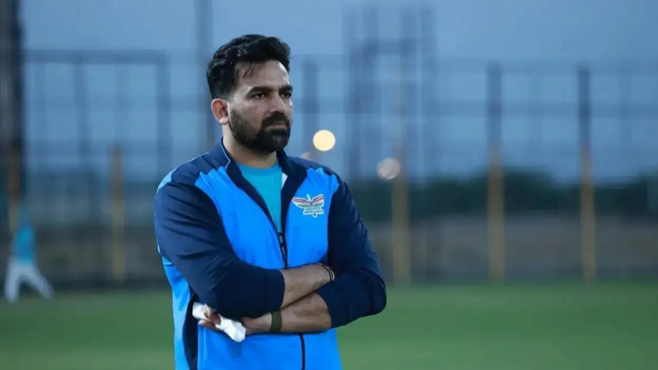 ಇತ್ತ ಜಹೀರ್ ಖಾನ್ ಮುಂಬೈ ಇಂಡಿಯನ್ಸ್ ನಂತಹ ಚಾಂಪಿಯನ್ ತಂಡದೊಂದಿಗೆ ಕೆಲಸ ಮಾಡಿದ್ದಾರೆ. ಅವರು 2018 ರಿಂದ 2022 ರವರೆಗೆ ಮುಂಬೈ ಇಂಡಿಯನ್ಸ್ ಜೊತೆಗಿದ್ದ ಜಹೀರ್ ಆ ನಂತರ ಲಕ್ನೋ ಸೂಪರ್ ಜೈಂಟ್ಸ್ ಜೊತೆ ಎರಡು ವರ್ಷಗಳ ಒಪ್ಪಂದಕ್ಕೆ ಸಹಿ ಹಾಕಿದ್ದರು. ಆದರೆ ಅವರ ಒಪ್ಪಂದವು ಒಂದು ವರ್ಷದೊಳಗೆ ಕೊನೆಗೊಂಡಿದೆ.
