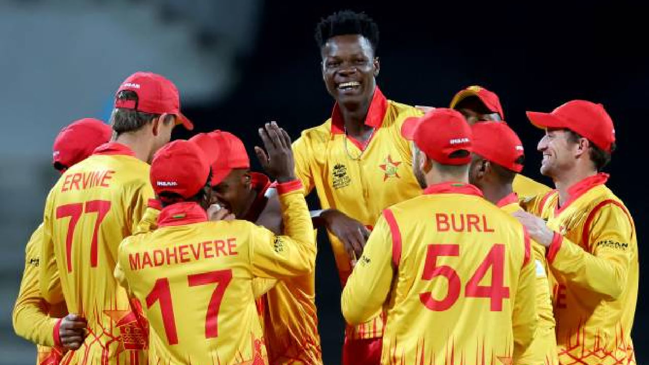 ಇದೀಗ ಶ್ರೀಲಂಕಾ ತಂಡವನ್ನು ಕೇವಲ 80 ರನ್​ಗಳಿಗೆ ಆಲೌಟ್ ಮಾಡಿ ಝಿಂಬಾಬ್ವೆ ಹೊಸ ಇತಿಹಾಸ ನಿರ್ಮಿಸಿದೆ. ಈ ಮೂಲಕ ಲಂಕಾ ಪಡೆಯನ್ನು 2ನೇ ಅತೀ ಕಡಿಮೆ ಮೊತ್ತಕ್ಕೆ ಆಲೌಟ್ ಮಾಡಿದ ತಂಡವೆಂಬ ಹೆಗ್ಗಳಿಕೆಯನ್ನು ಝಿಂಬಾಬ್ವೆ ತನ್ನದಾಗಿಸಿಕೊಂಡಿದೆ.